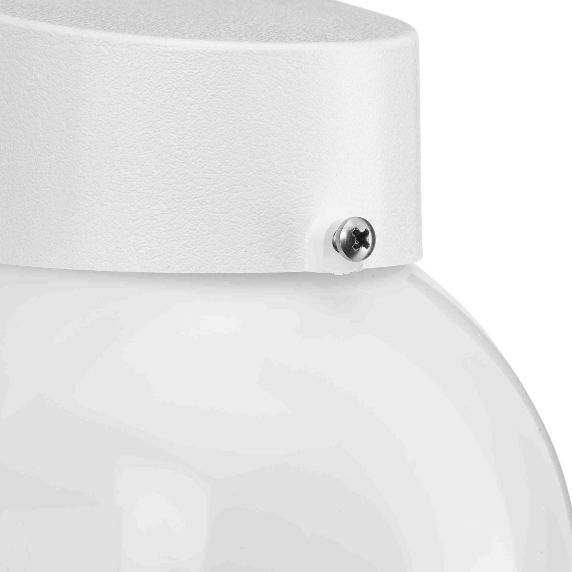 Polycarbonate Outdoor Outdoor Wall Lantern in White