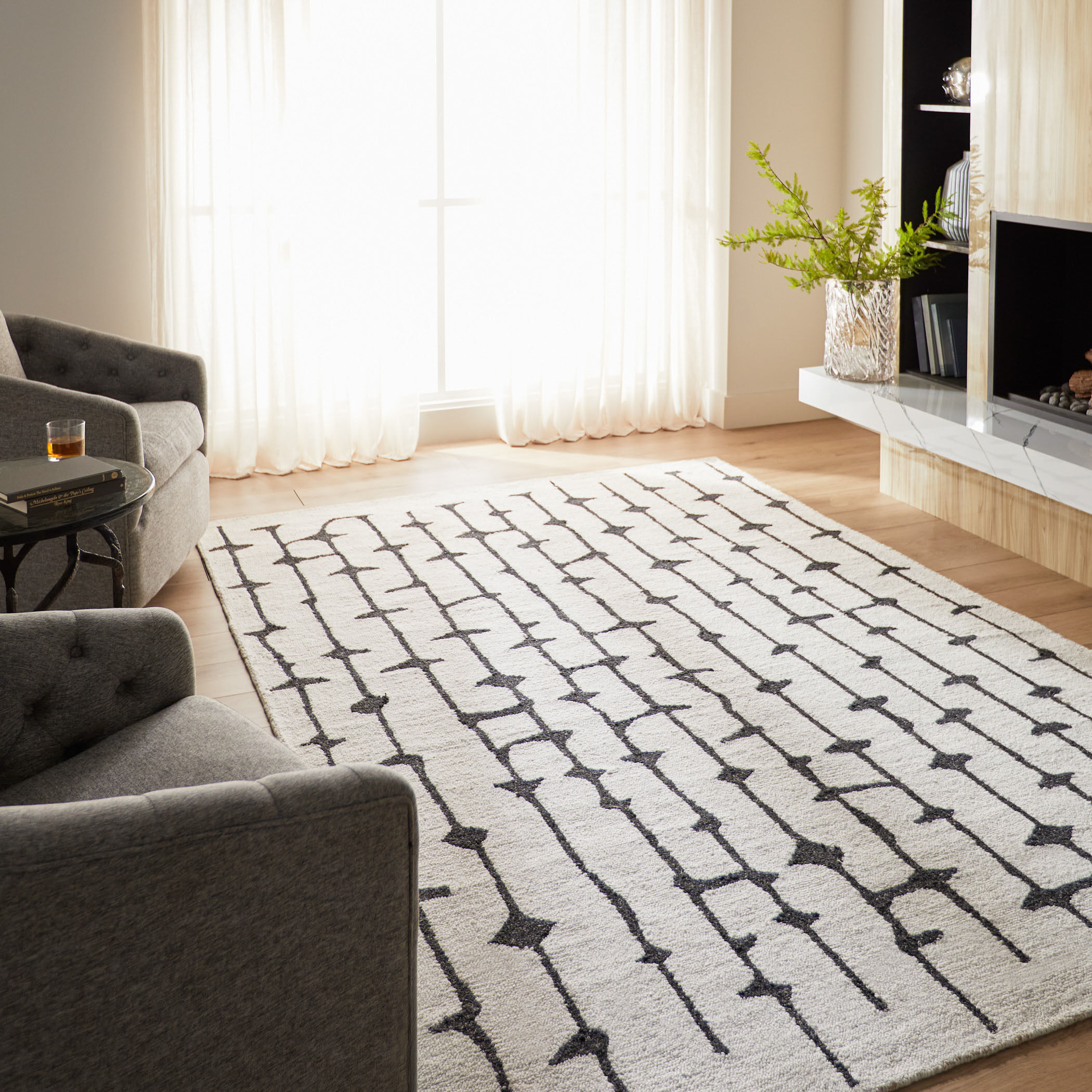 Contemporary Luxe 114 X 79 inch Black/White Rug in 6 x 9