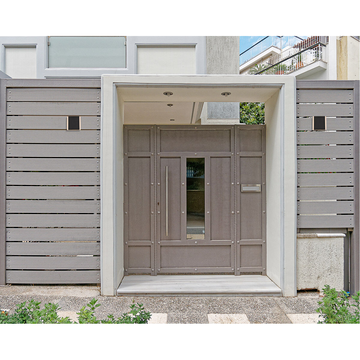 Raine Outdoor Wall Light in Black