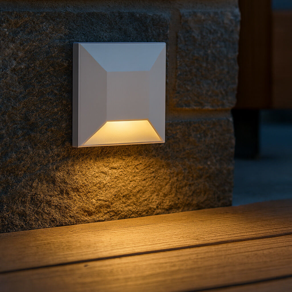 Nuvi 12v 1.40 watt Matte White Landscape Deck Sconce, Square