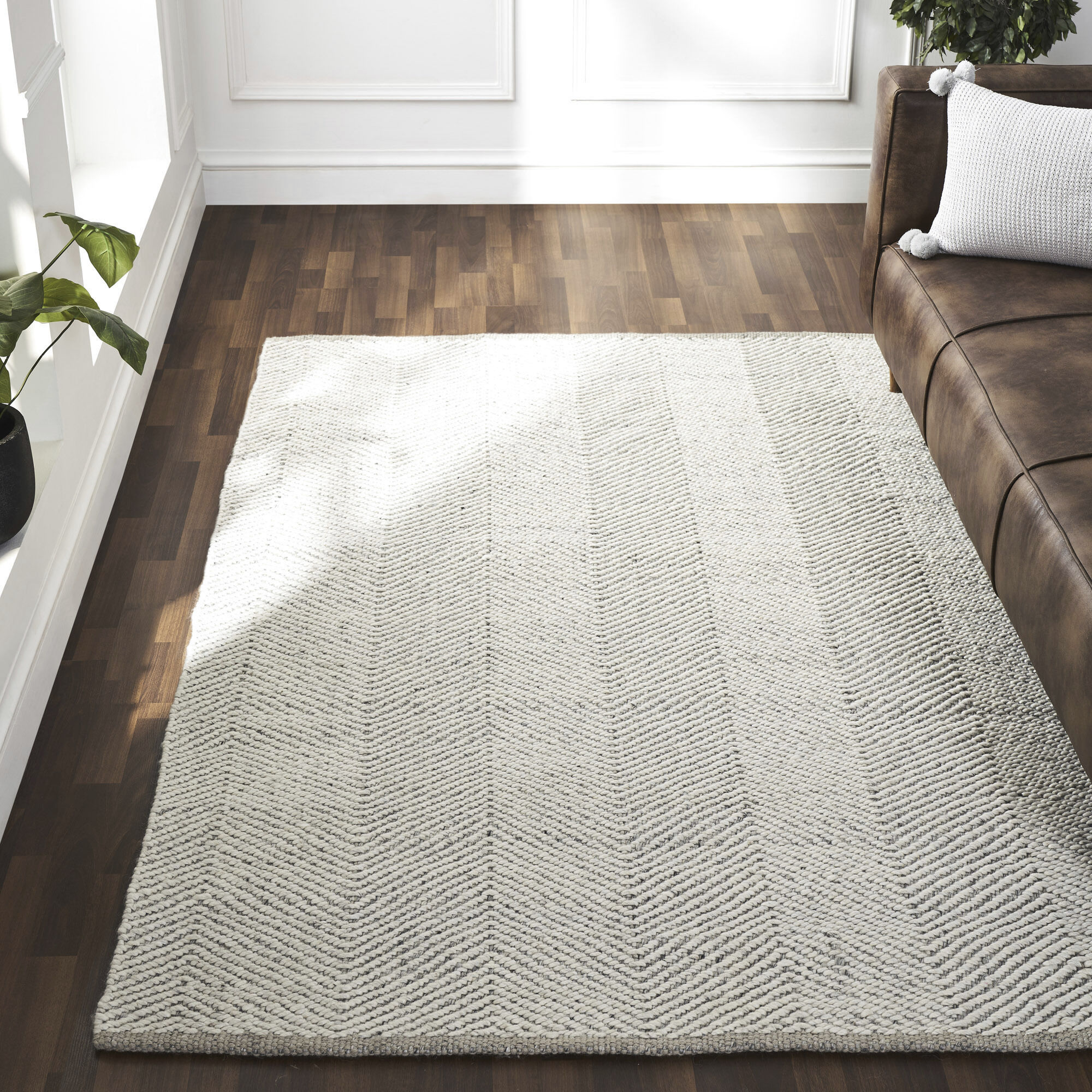 Malur 39 X 24 inch Ivory and Silver Rug, 2' x 3’3" ft