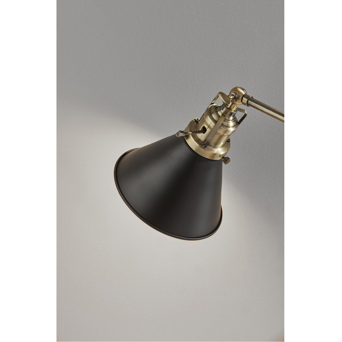 Adesso sale desk lamp