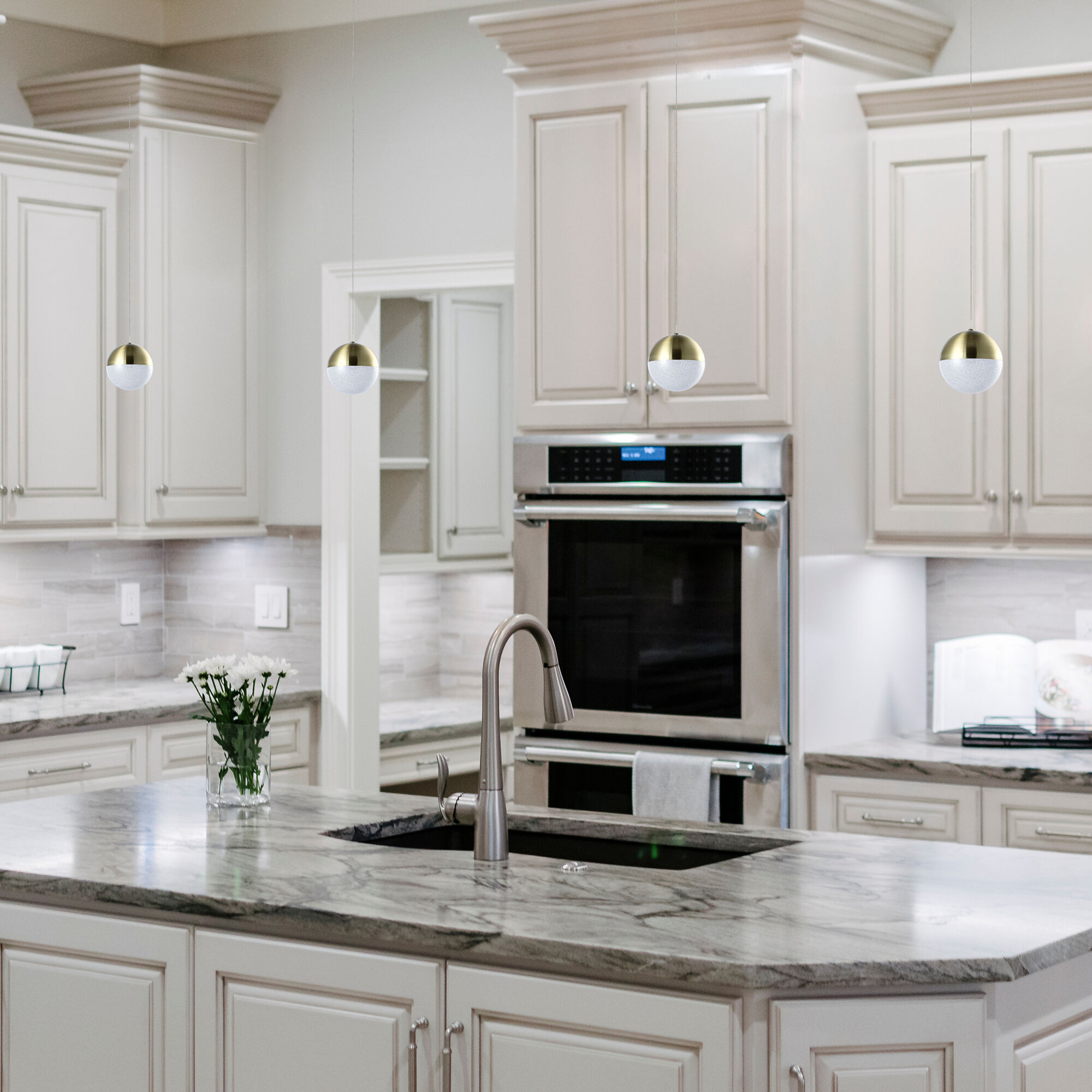 Artisan Collection/RAVELLO Series 4.75 inch Brass Pendant Ceiling Light