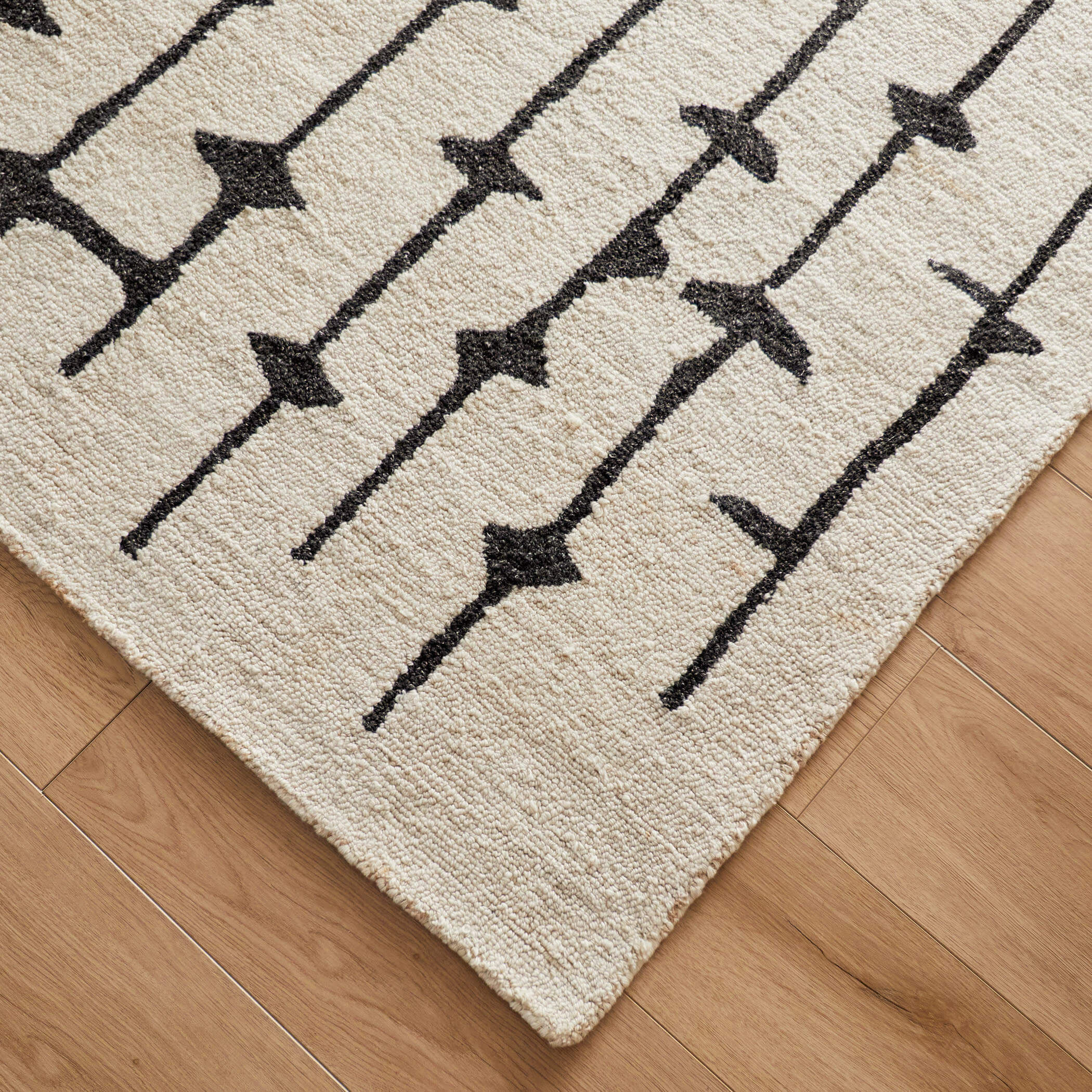 Contemporary Luxe 114 X 79 inch Black/White Rug in 6 x 9