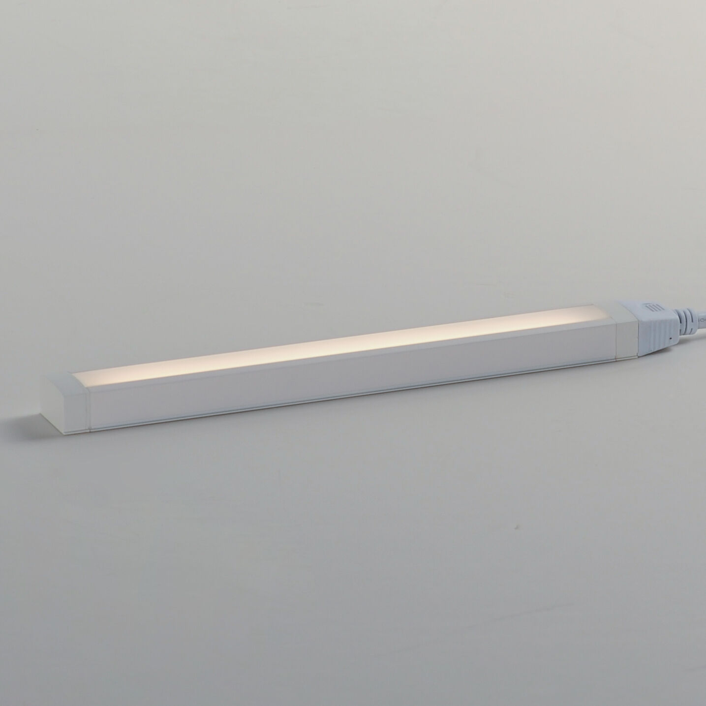CounterMax 120V Slim Stick 120 LED 12 inch White Under Cabinet