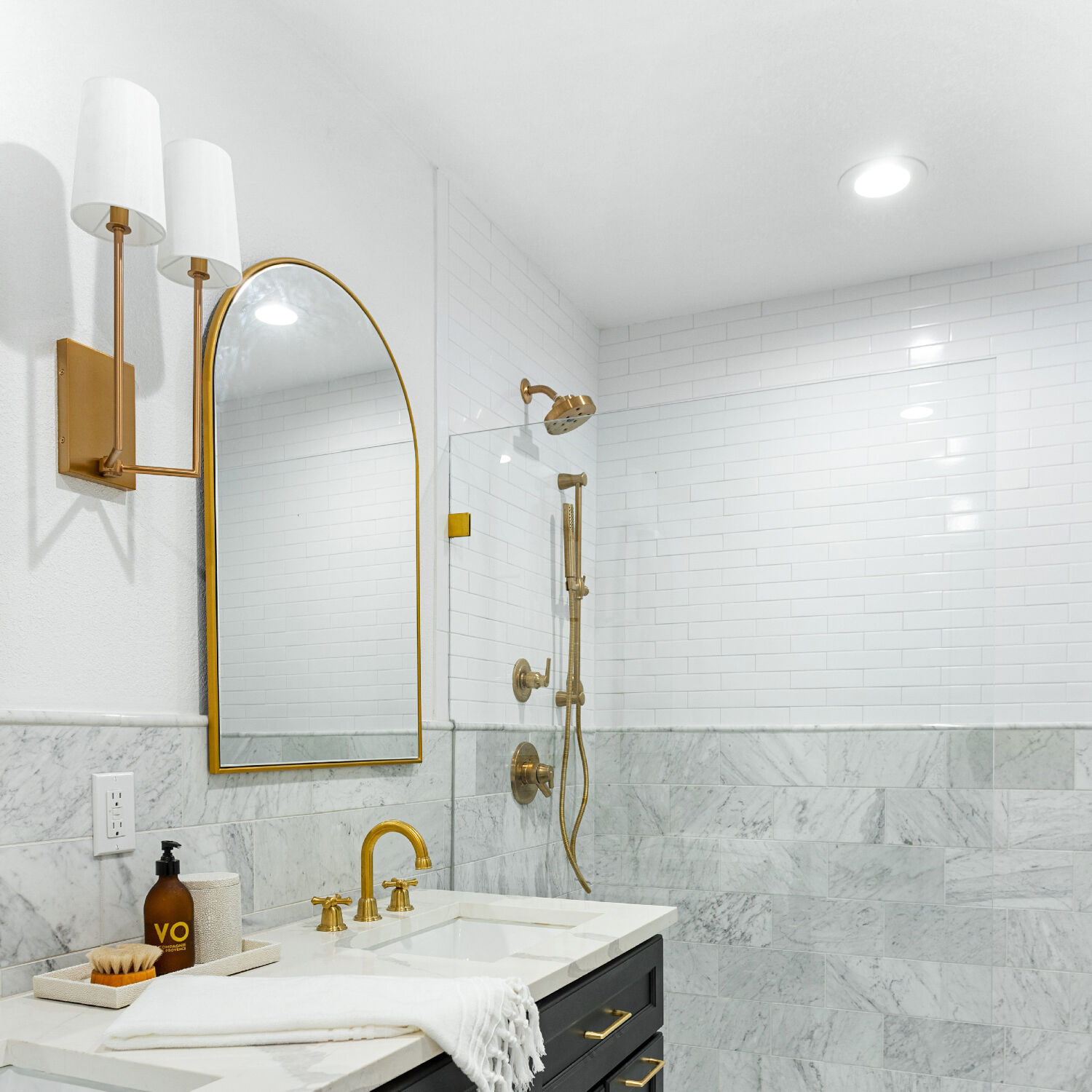 Lena Bath Wall Light in Vibrant Gold