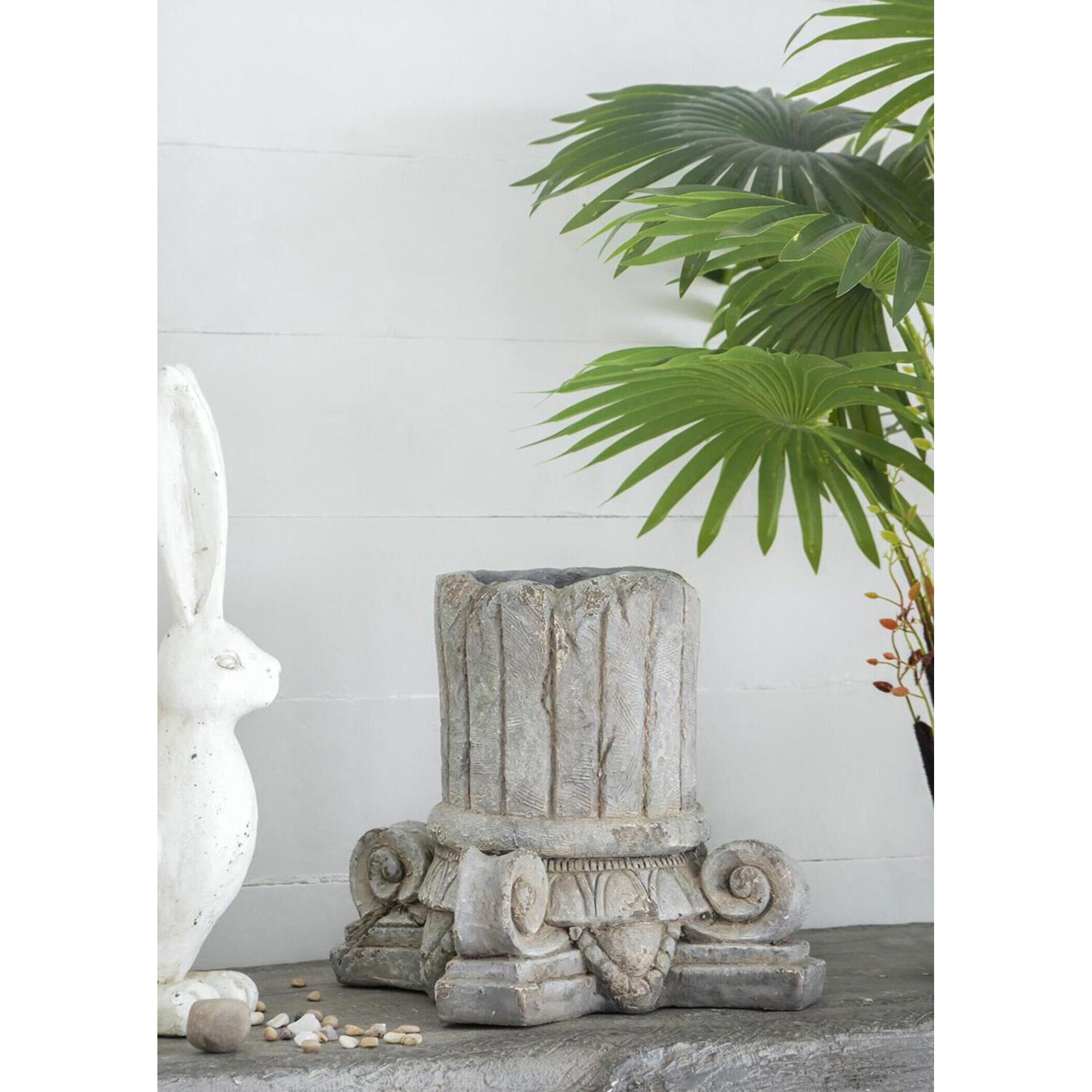 Greek-Style Column Gray Décor