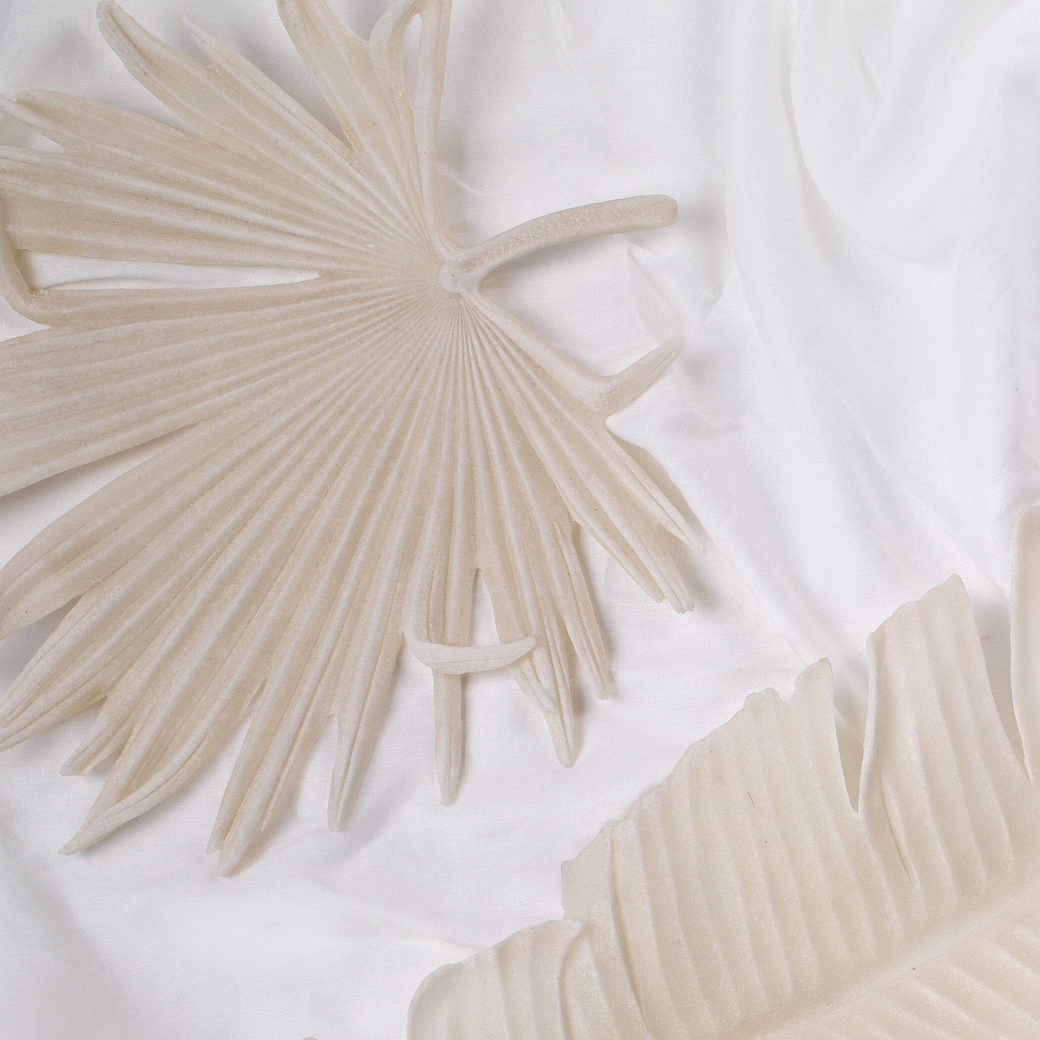 Island Leaf Off White Table Object