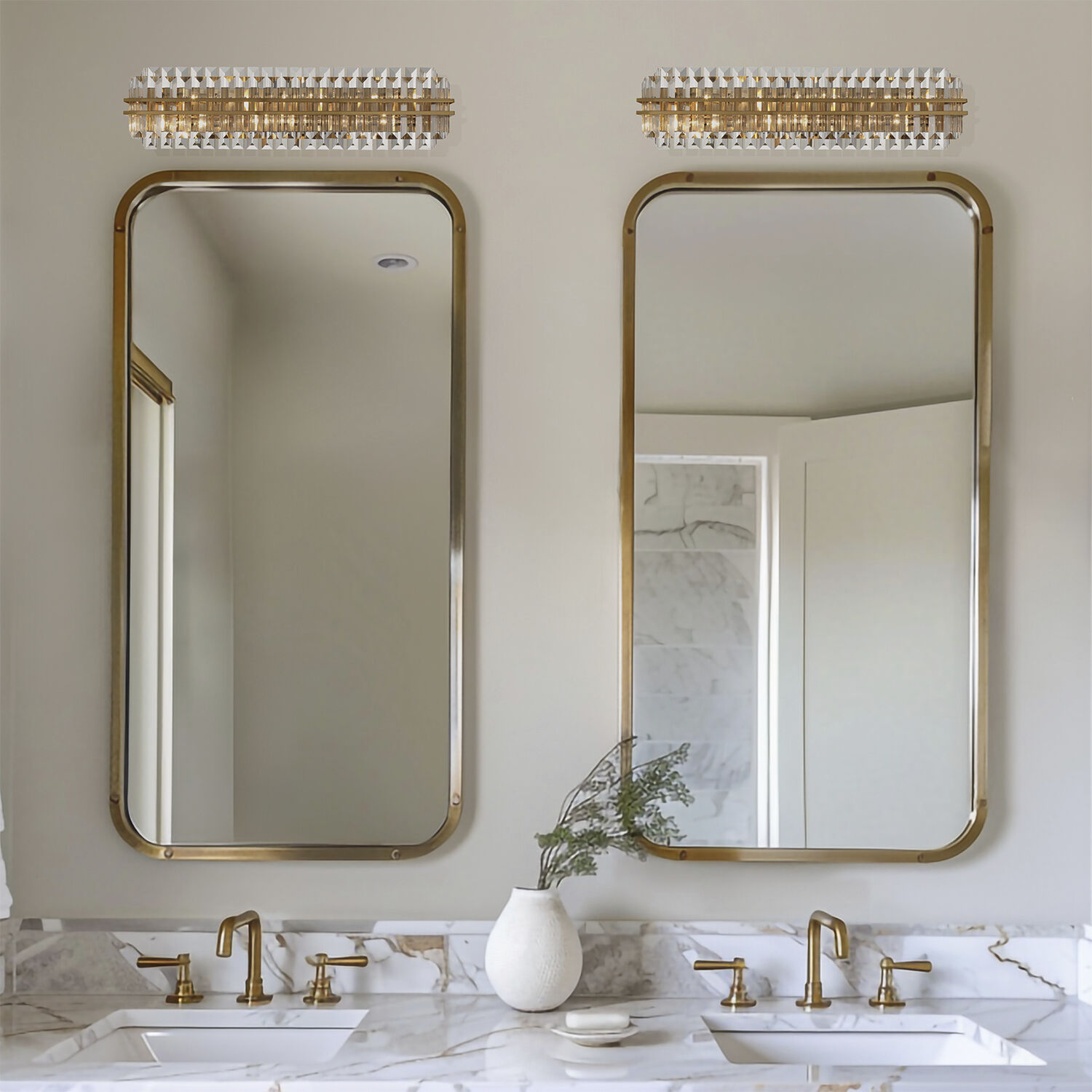 Hayes Bath Vanity Light Wall Light in Aged Brass