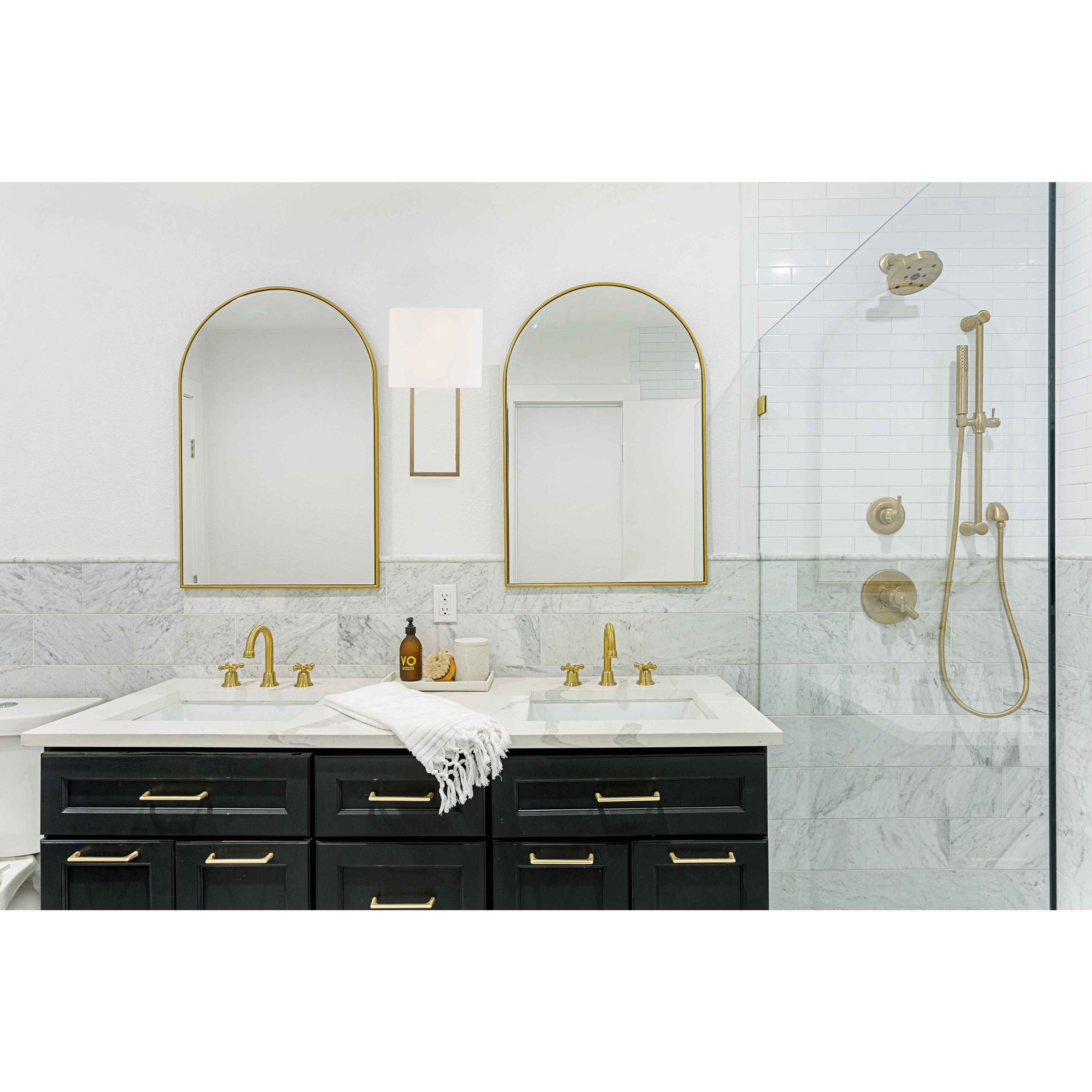 Pomfret Sconce Wall Light in Gold