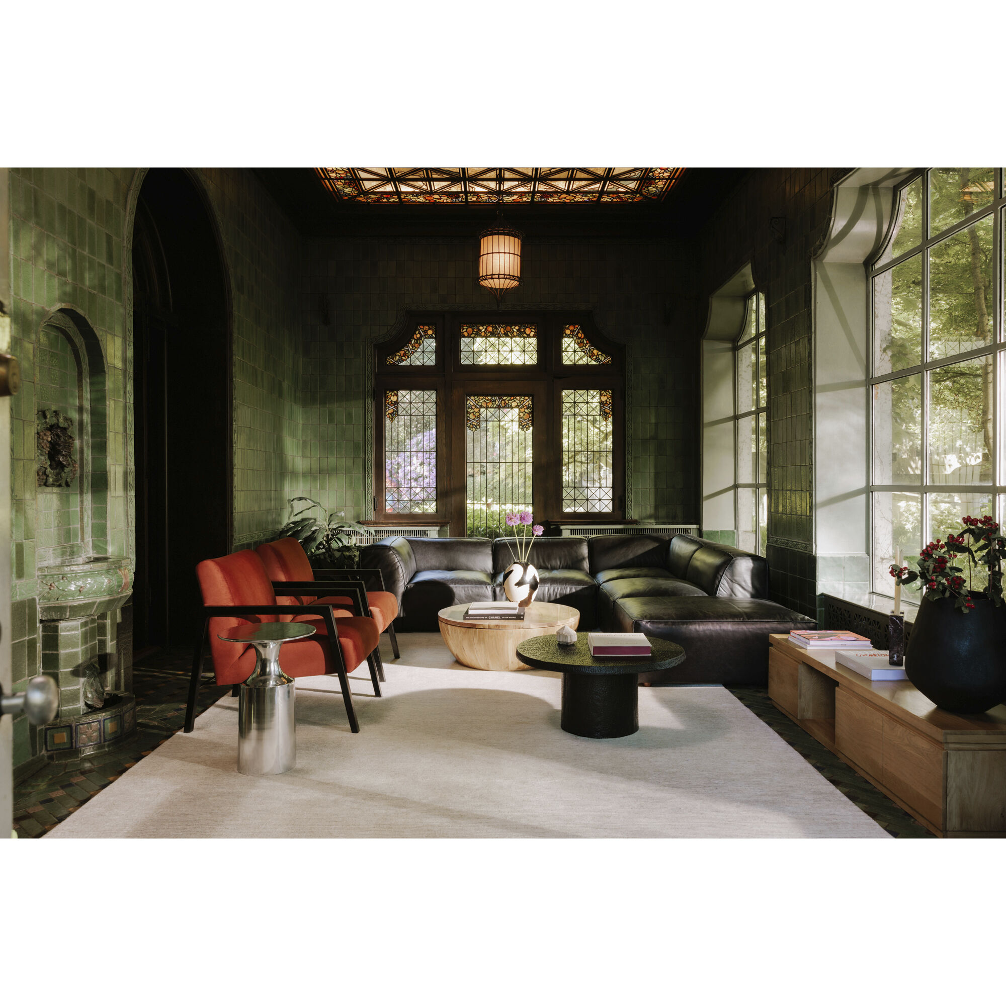 Form Vantage Black Corner Chair