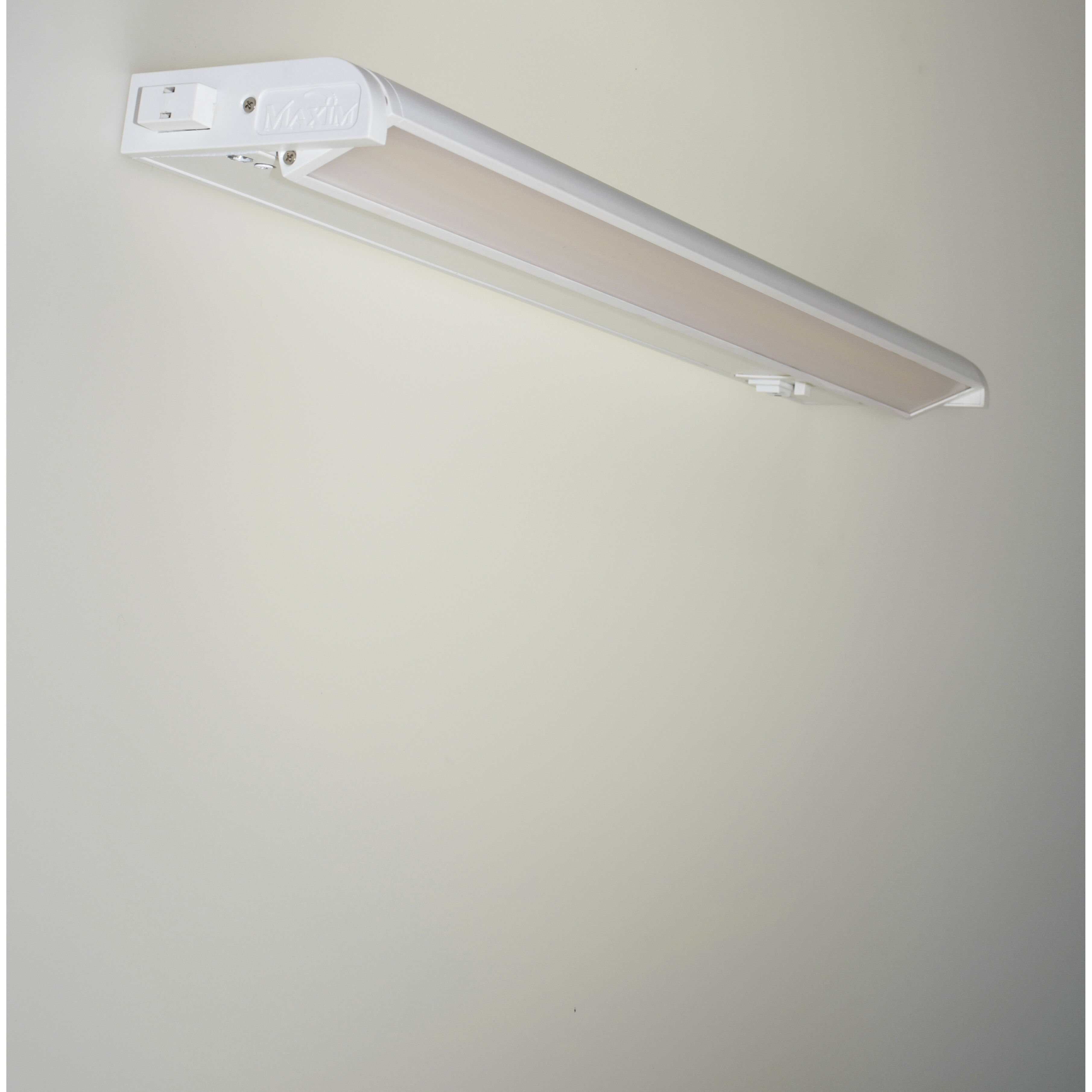 CounterMax MX-L-120-3K Basic 120 LED 18 inch White Under Cabinet