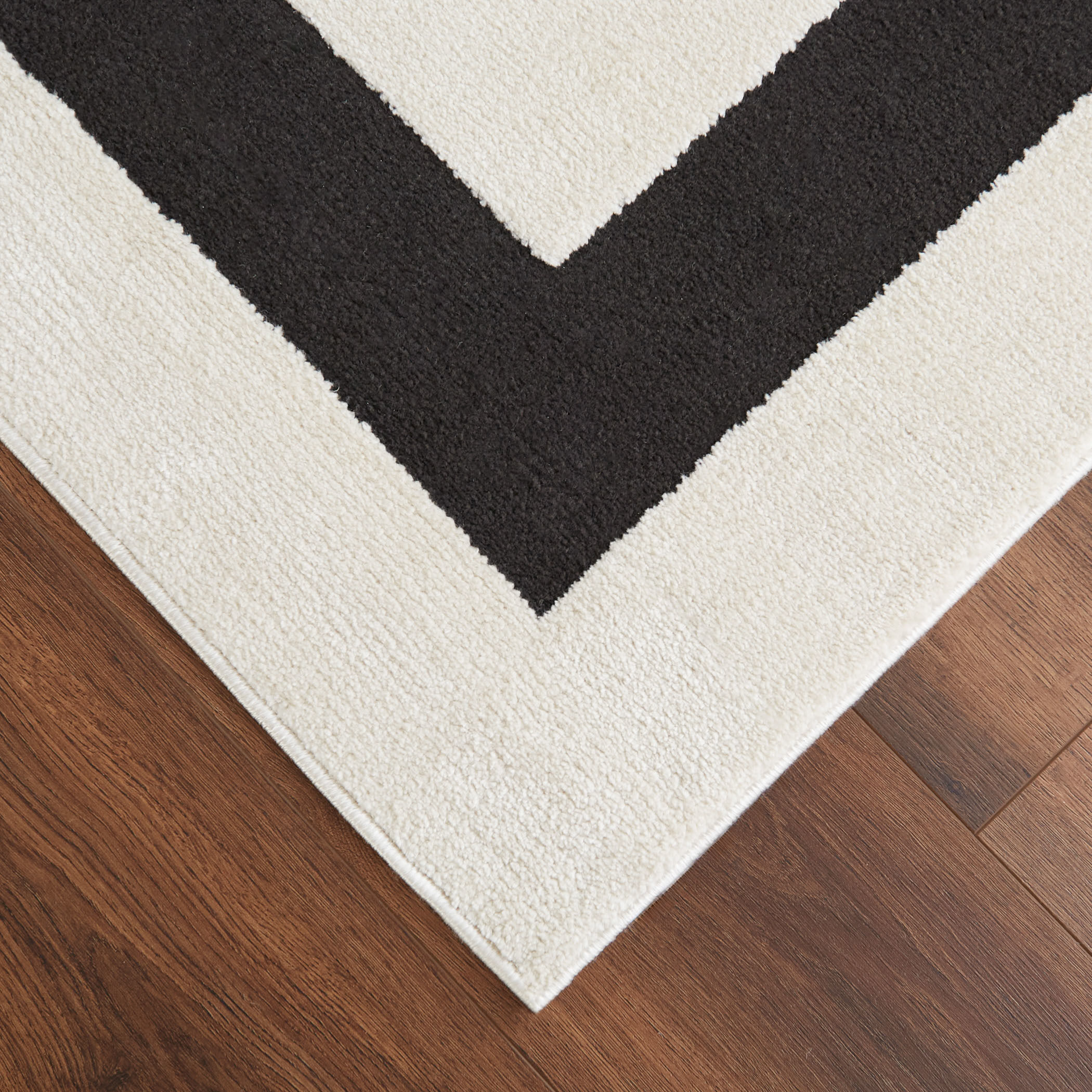 Optika 130 X 94 inch Black/White Rug in 8 x 11