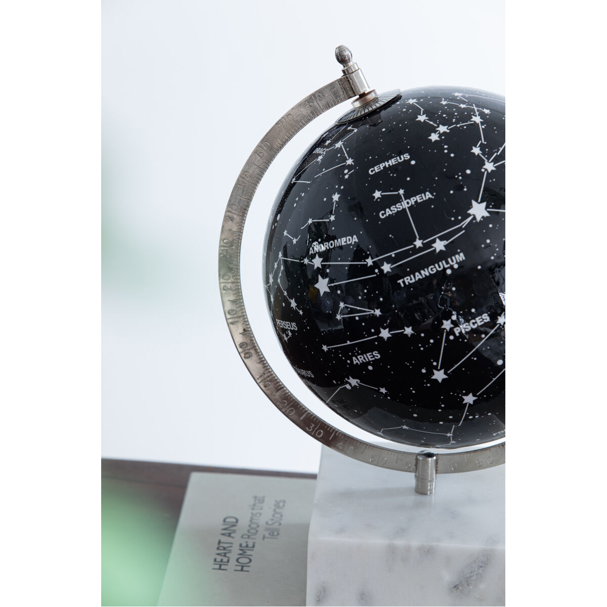 Constellation White/Black Globe