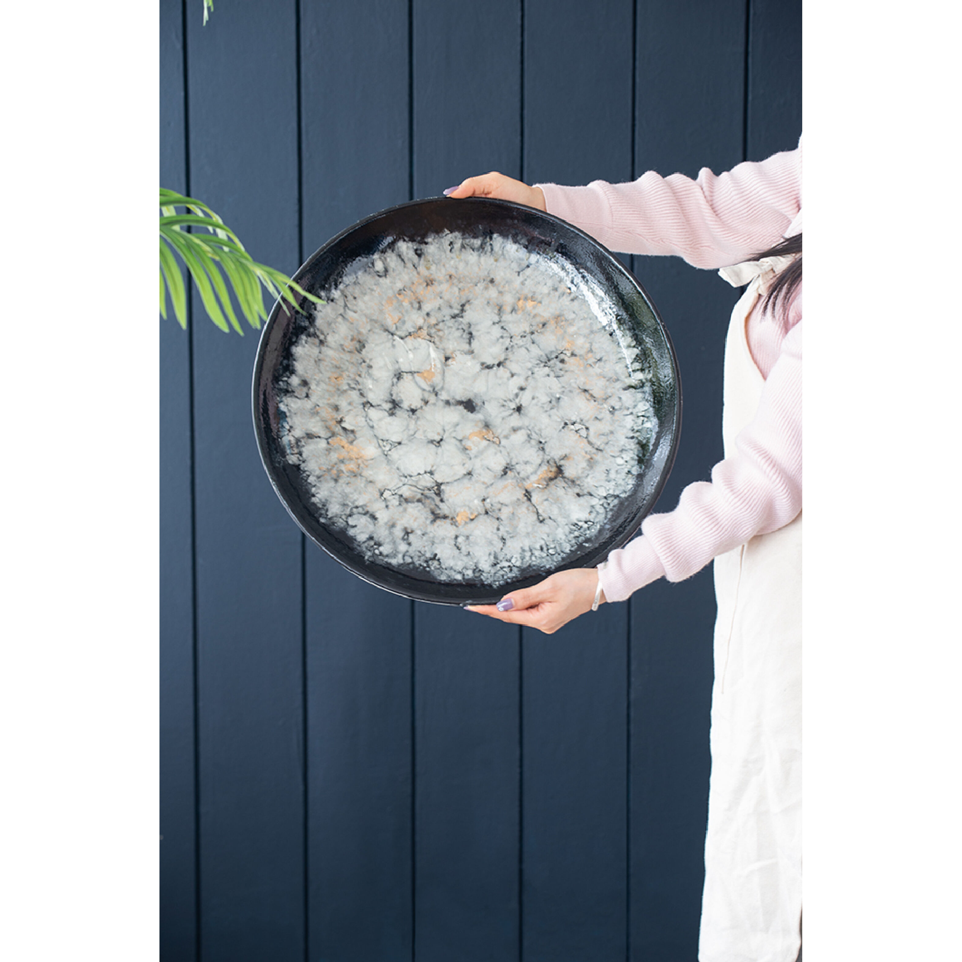 Zuri 18.1 X 18.1 inch Black/White Charger Plate