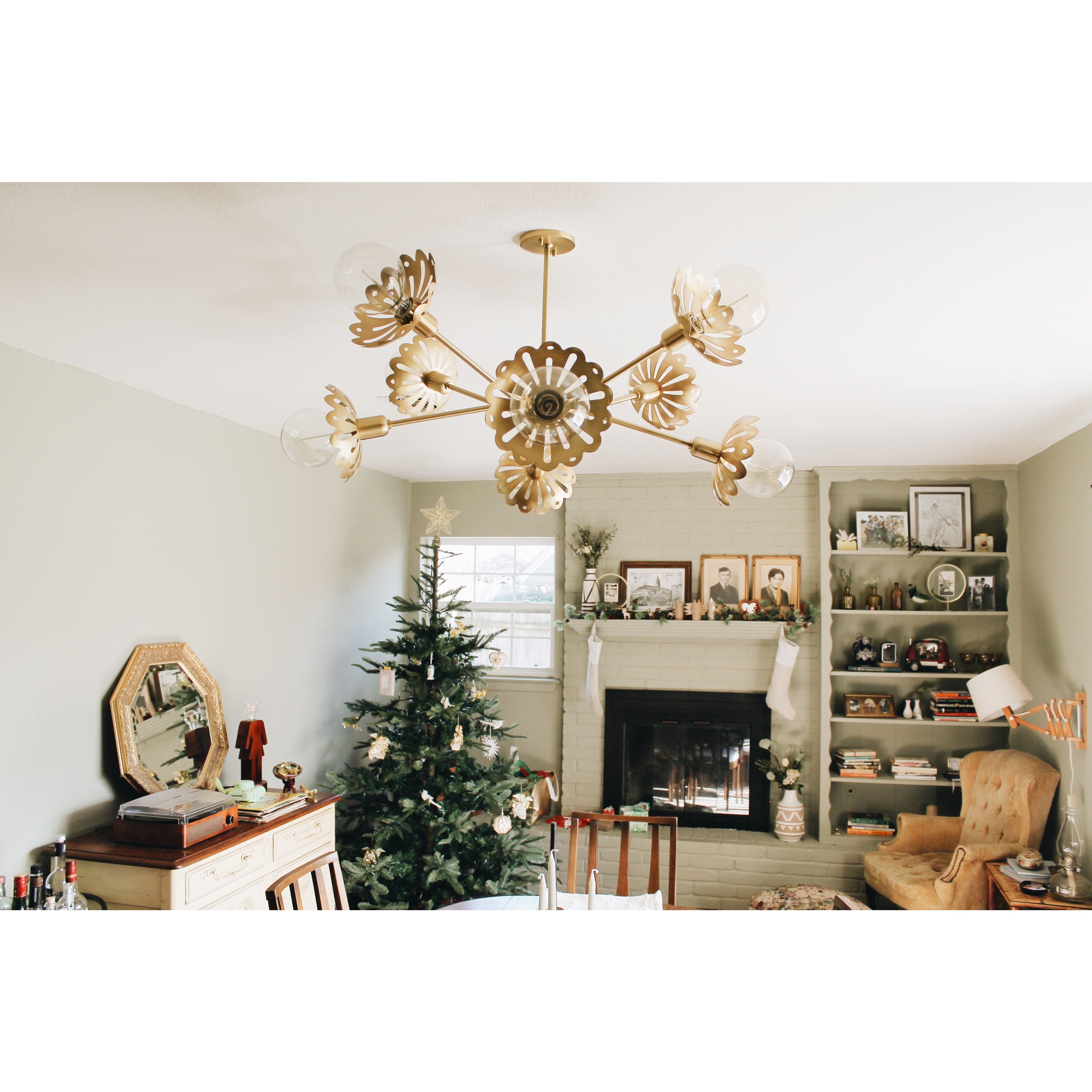 Alyssa 8 Light 42 inch Aged Brass Chandelier Ceiling Light