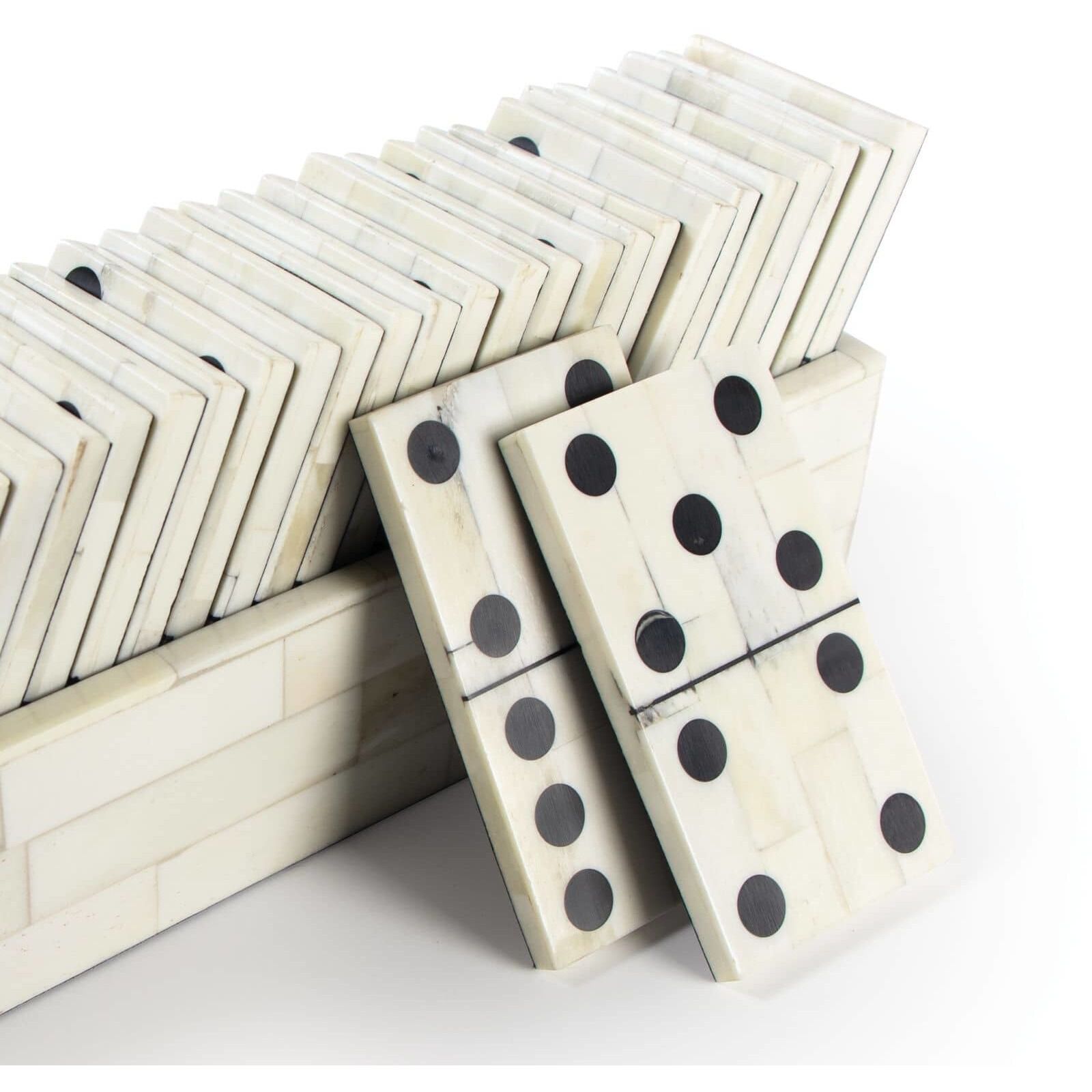 Royal Natural Game, Dominos