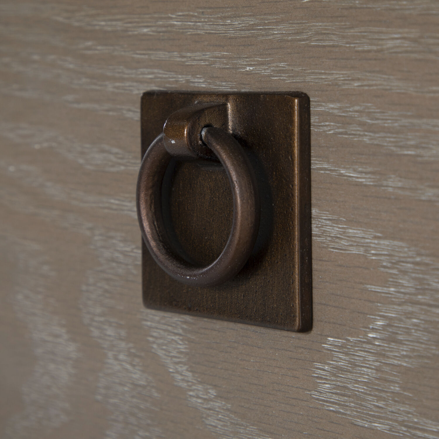 Winslet Sesame White / Cerused Natural Grey / Antique Bronze Chest