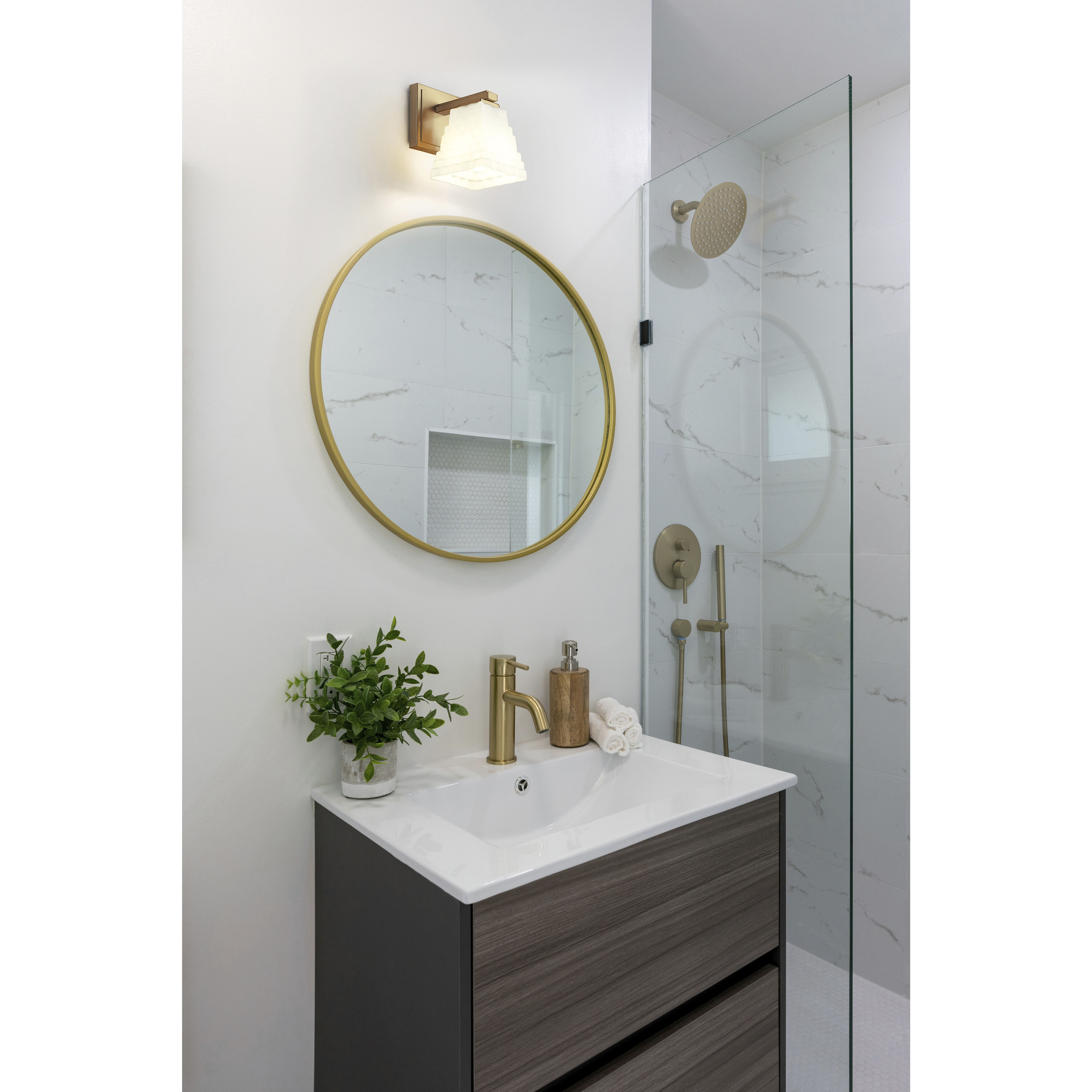 Annalise Wall Sconce Wall Light in Modern Gold