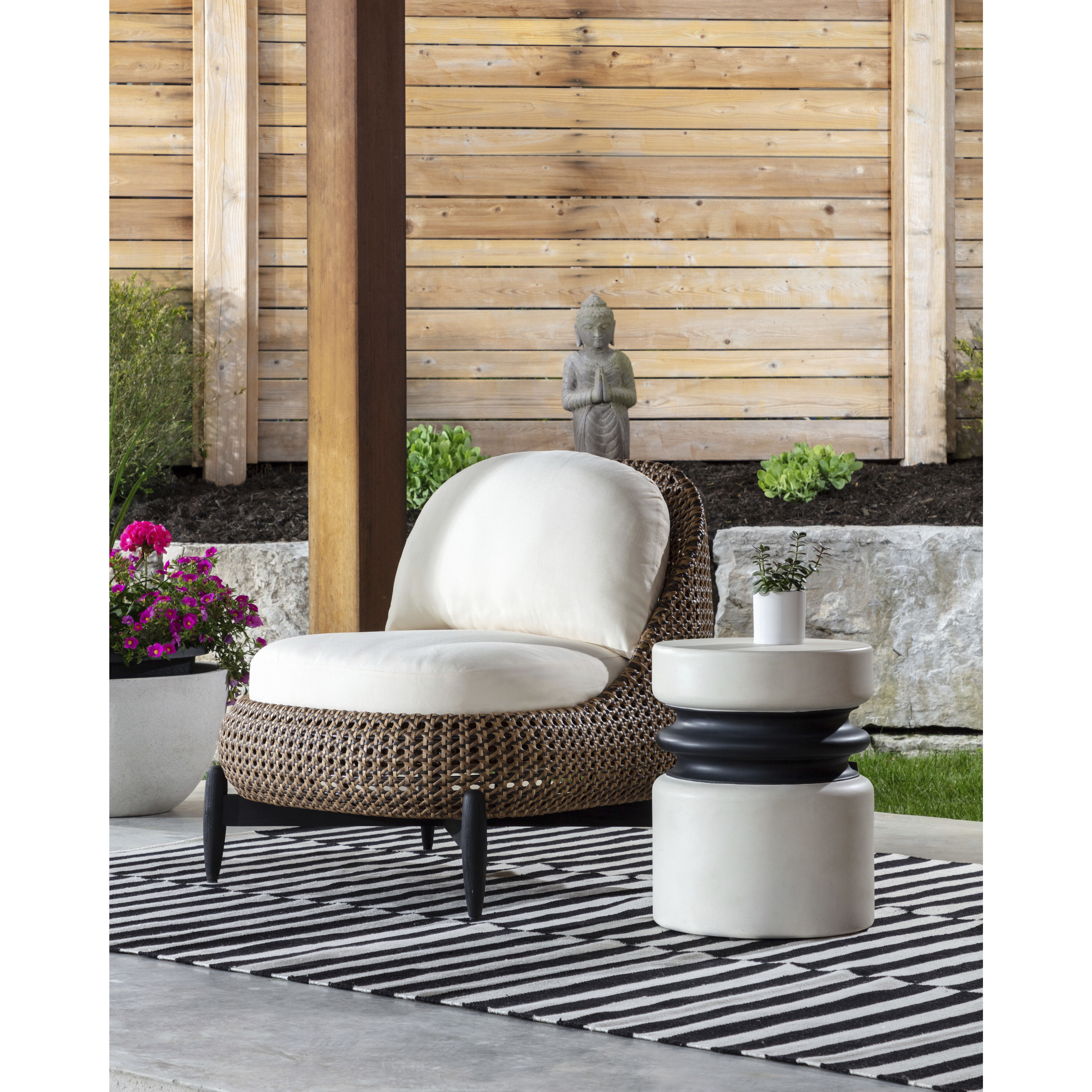 Carilo Stinson Cream Outdoor Lounge Chair