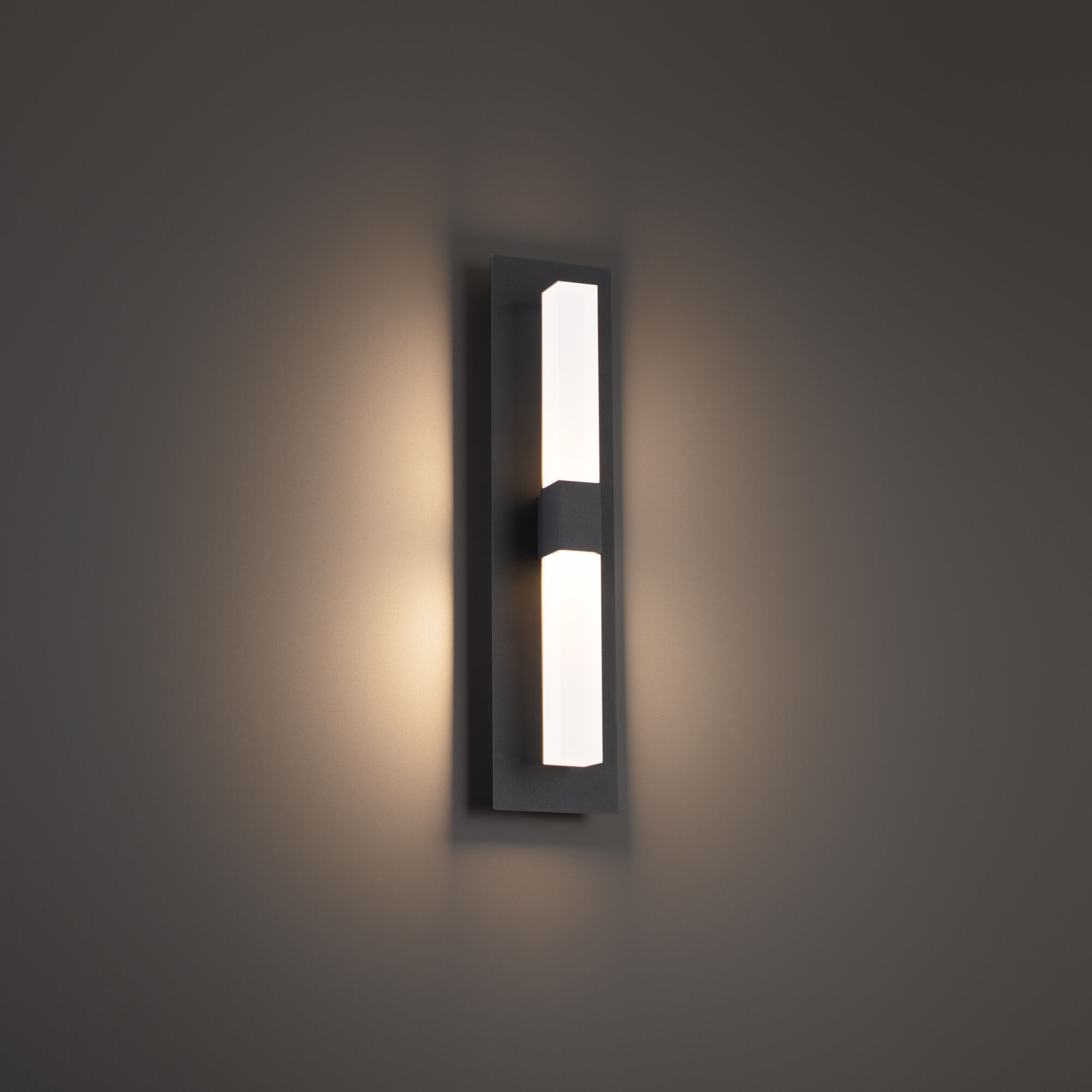 Camelot Wall Sconce Wall Light in Black, dweLED