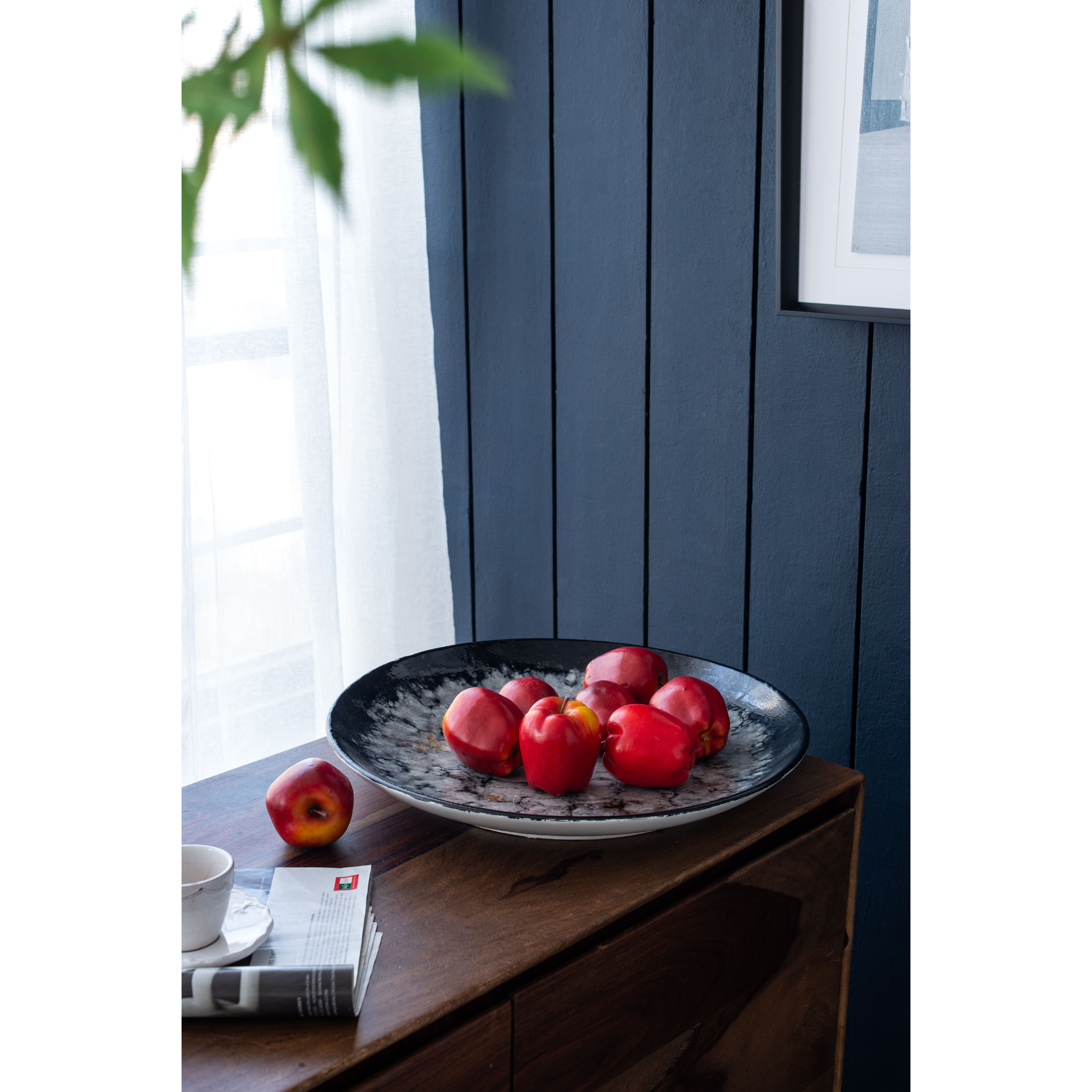 Zuri 18.1 X 18.1 inch Black/White Charger Plate