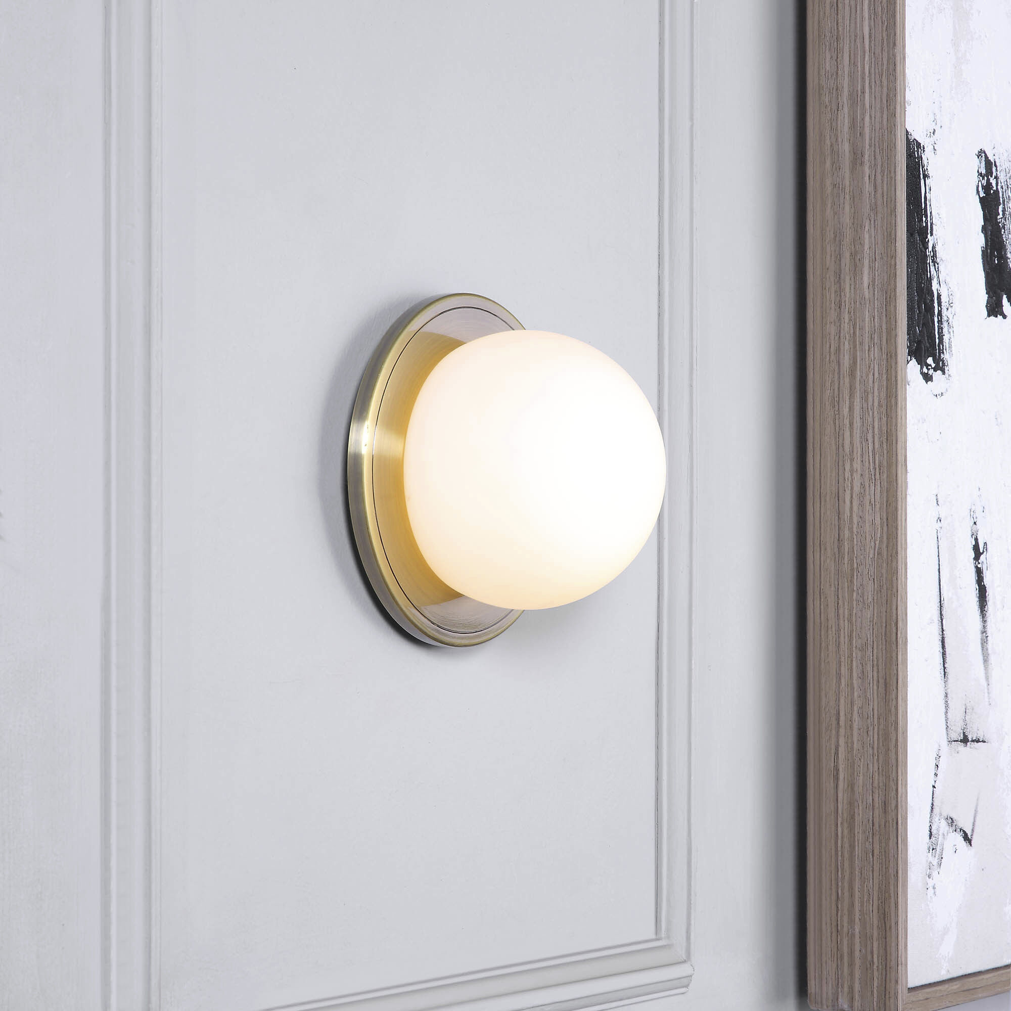 Hugo Wall Sconce Wall Light