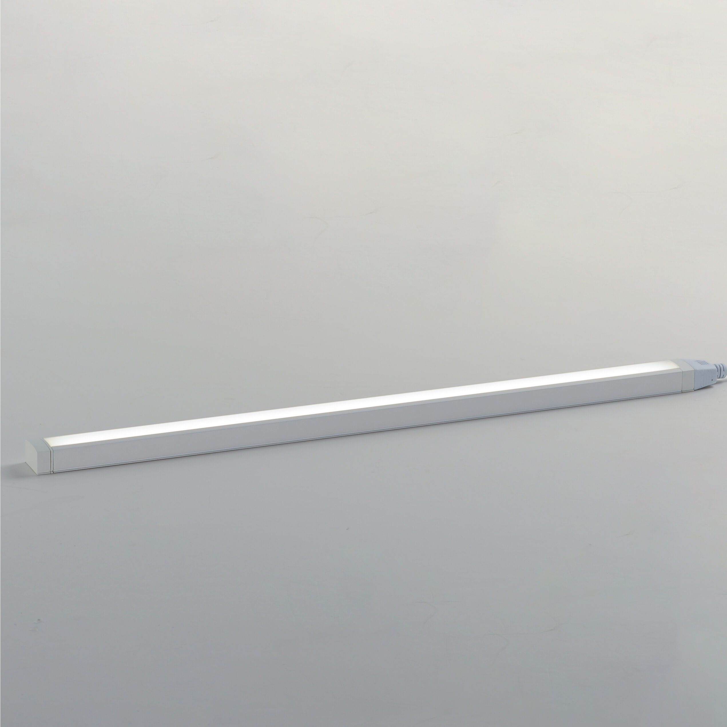 CounterMax 120V Slim Stick 120 LED 24 inch White Under Cabinet
