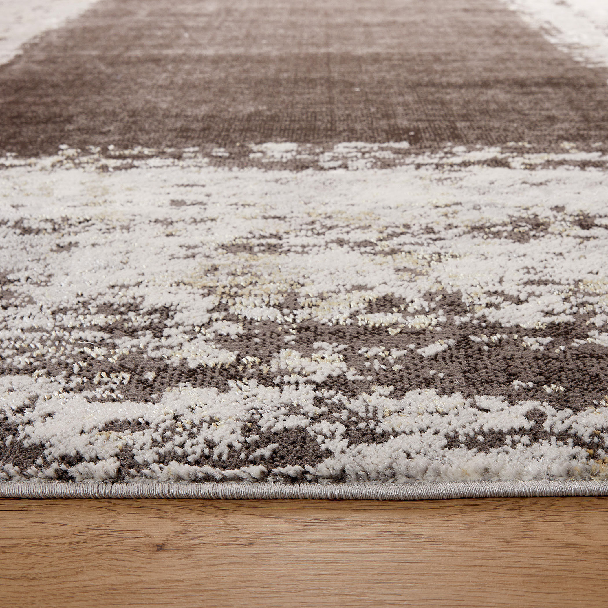 Ayda 130 X 94 inch Black/White Rug in 8 x 11