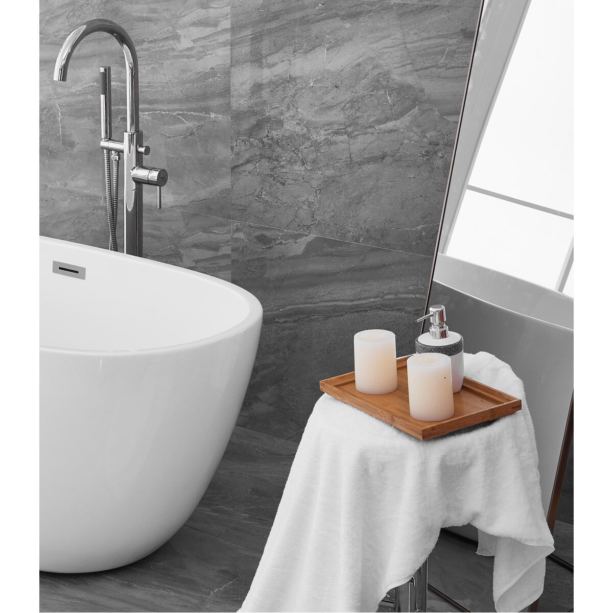 Allegra Glossy White Bathtub