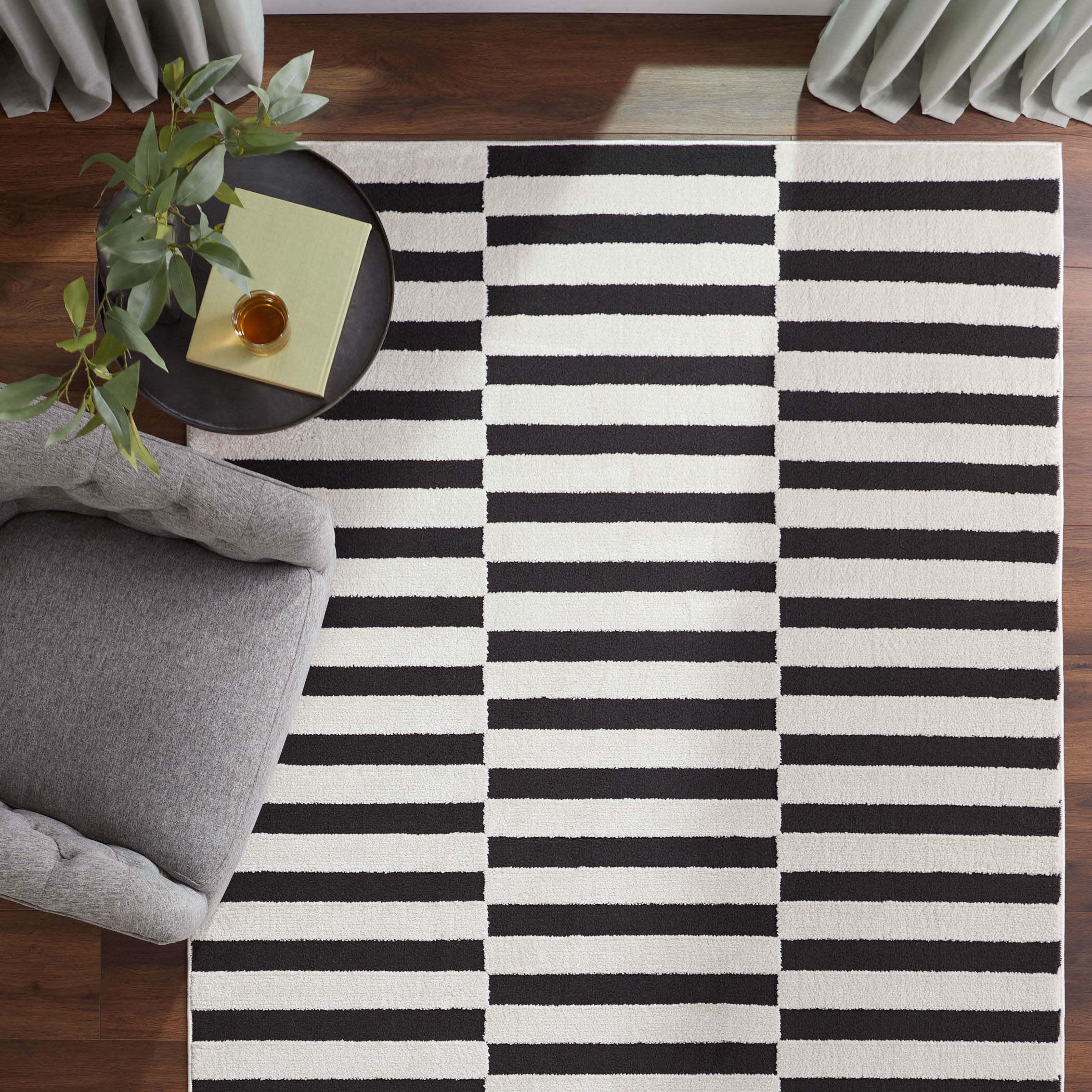 Optika 90 X 63 inch Black/White Rug in 5 x 7