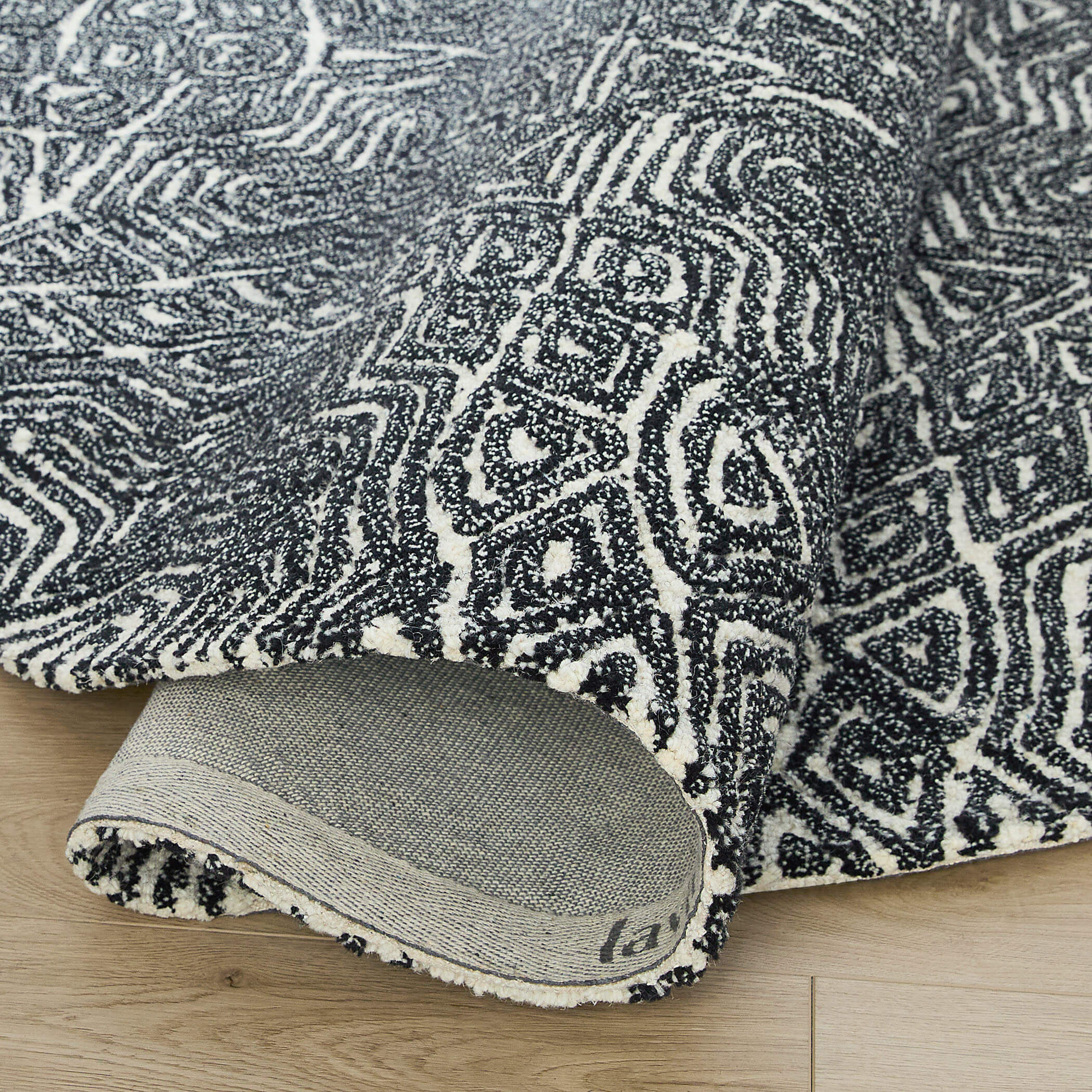 Mitra Black/White Rug in 7 Round