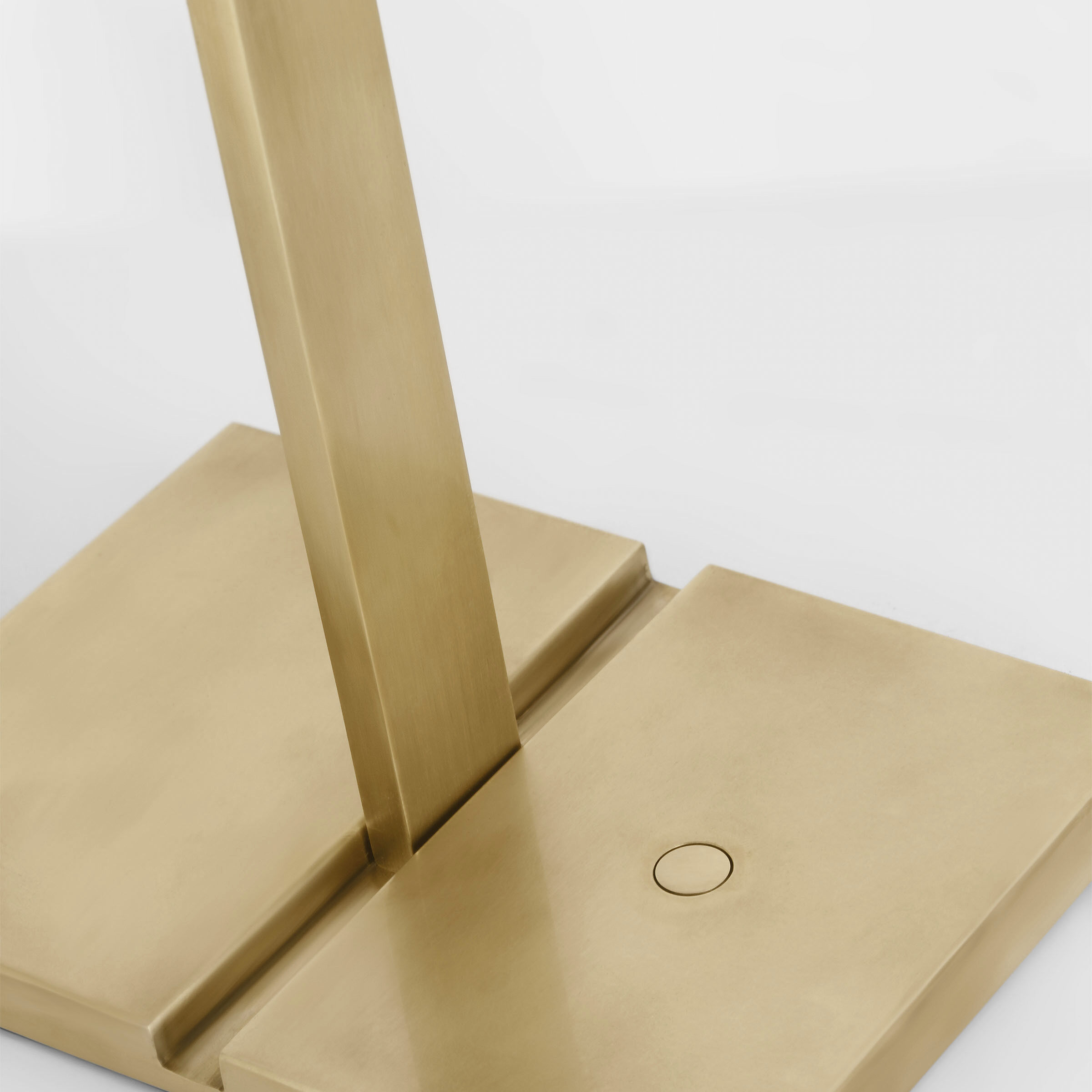 Kelly by Kelly Wearstler Linea 15 inch 8.00 watt Hand Rubbed Antique Brass Table Lamp Portable Light