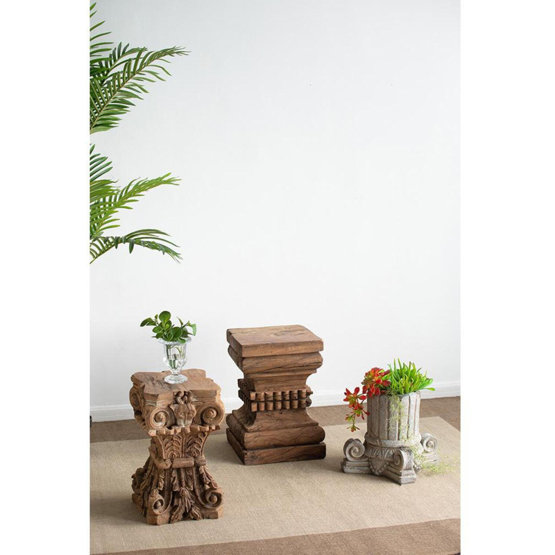 Greek-Style Column Gray Décor