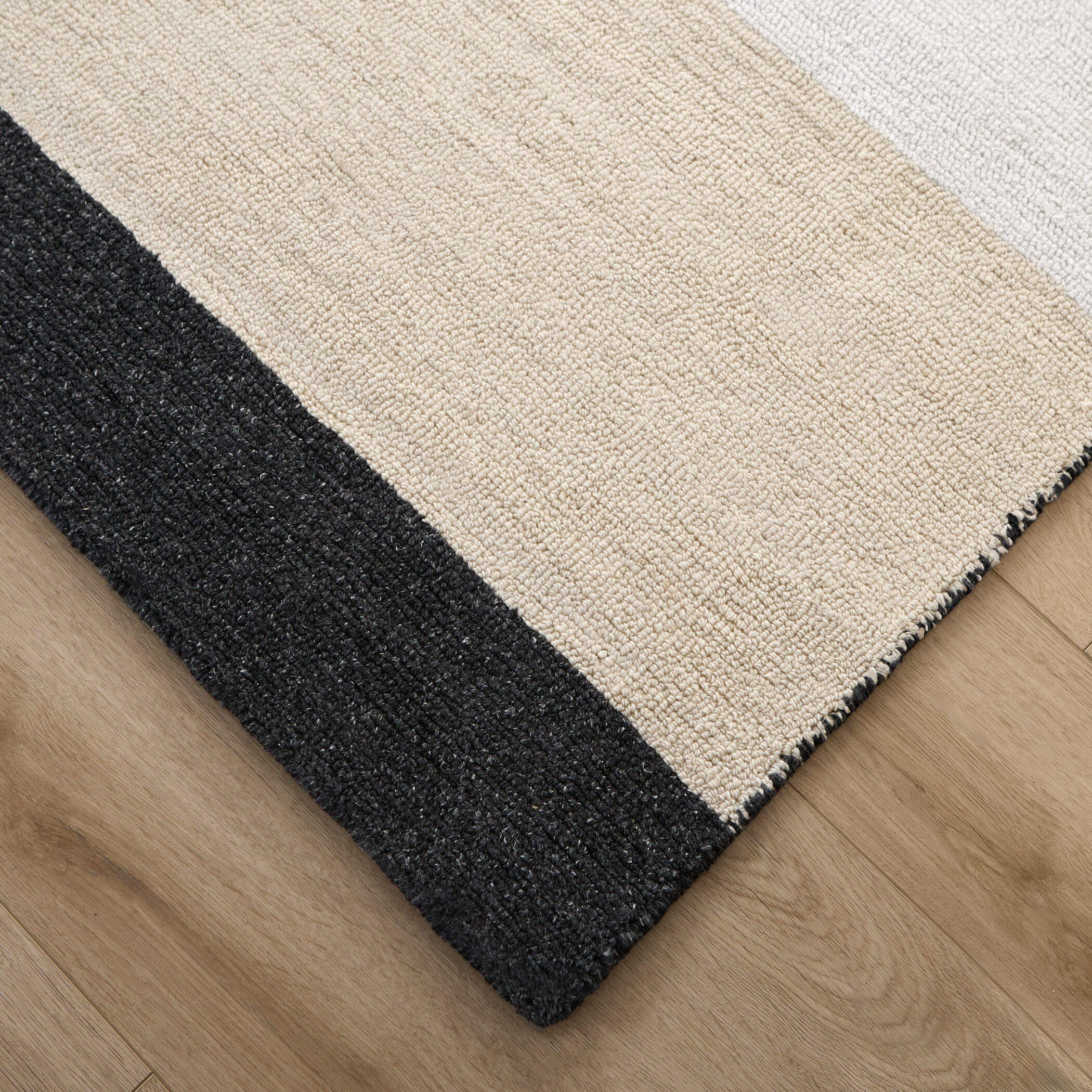 Kali 90 X 63 inch Black/White/Grey Rug in 5 x 7