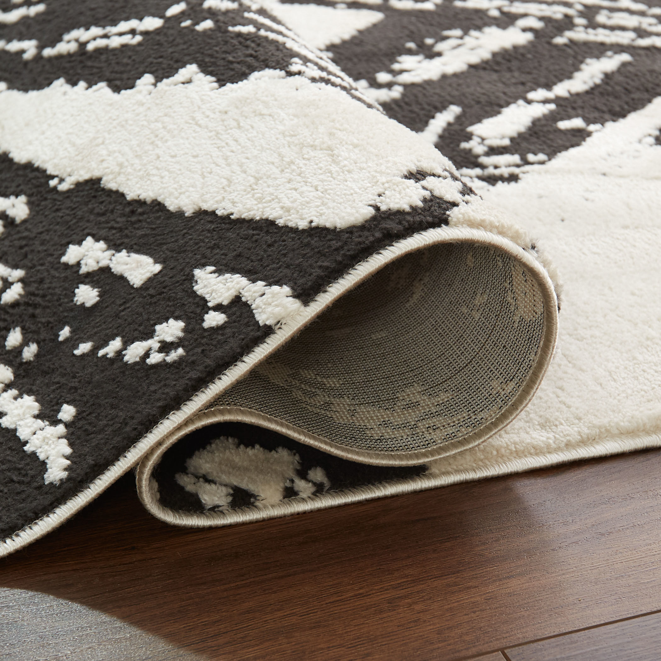 Optika 90 X 63 inch Black/White Rug in 5 x 7