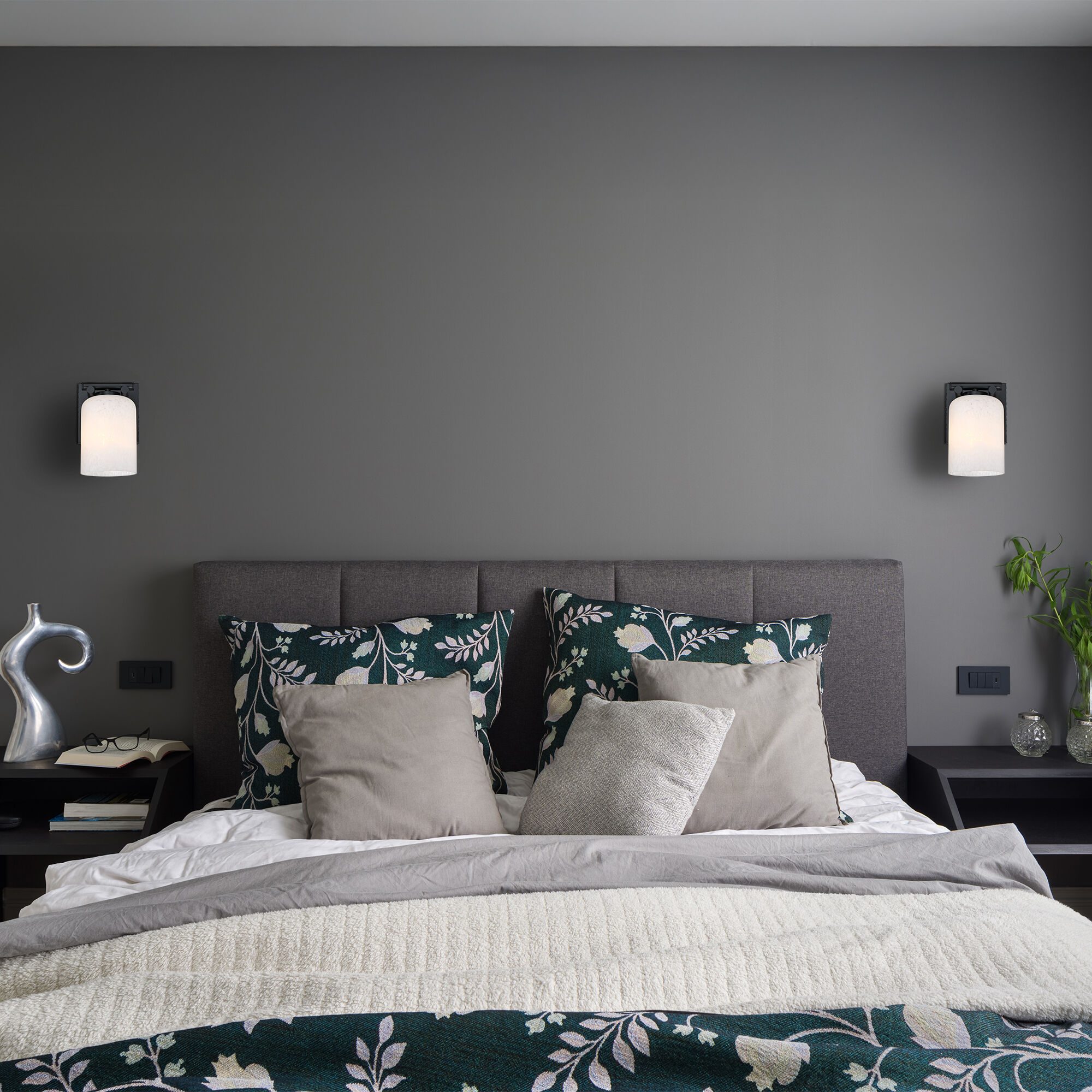 Bluestone Ridge Wall Sconce Wall Light in Matte Black
