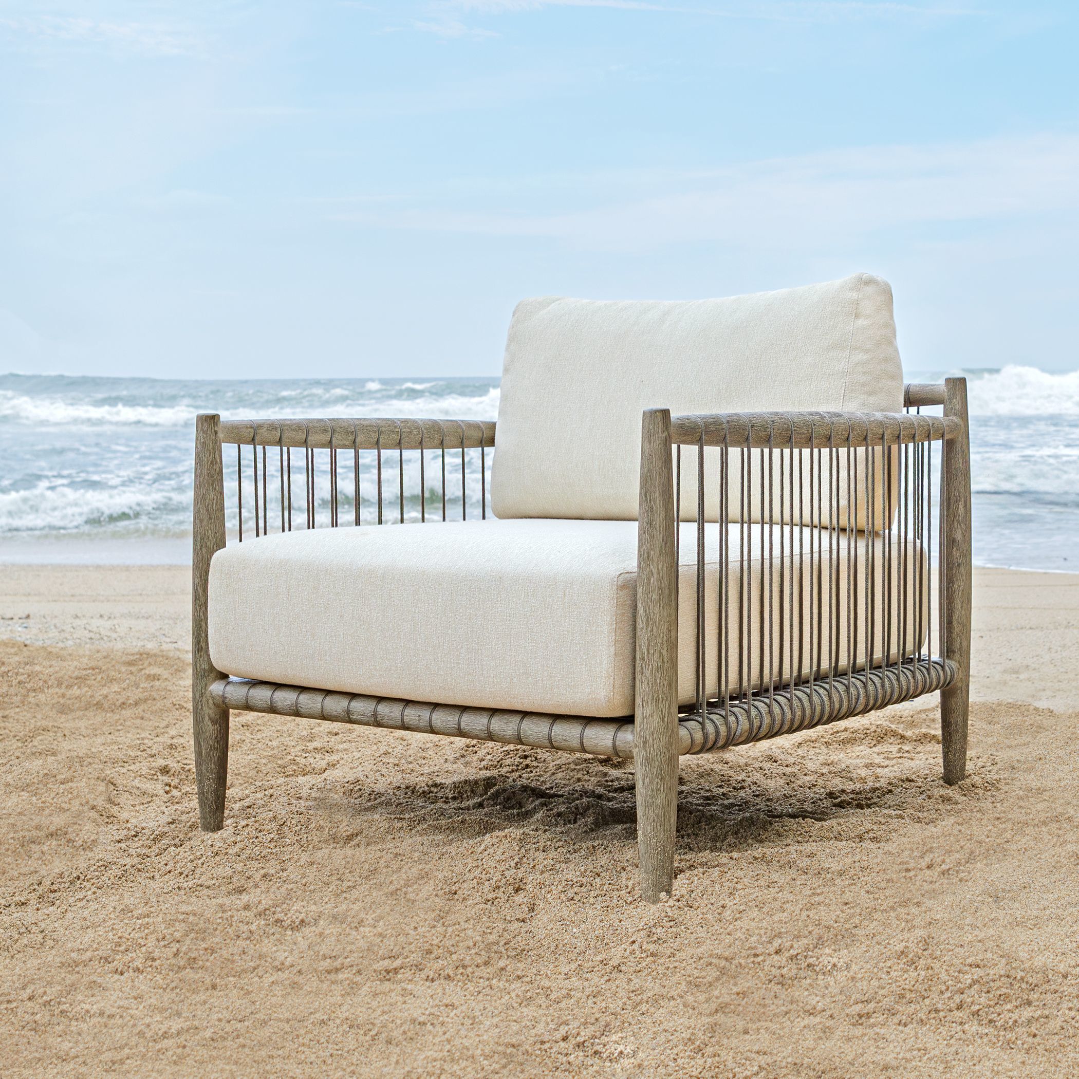 Borneo Weathered Dark Gray and Oyster White Outdoor Lounge Chair
