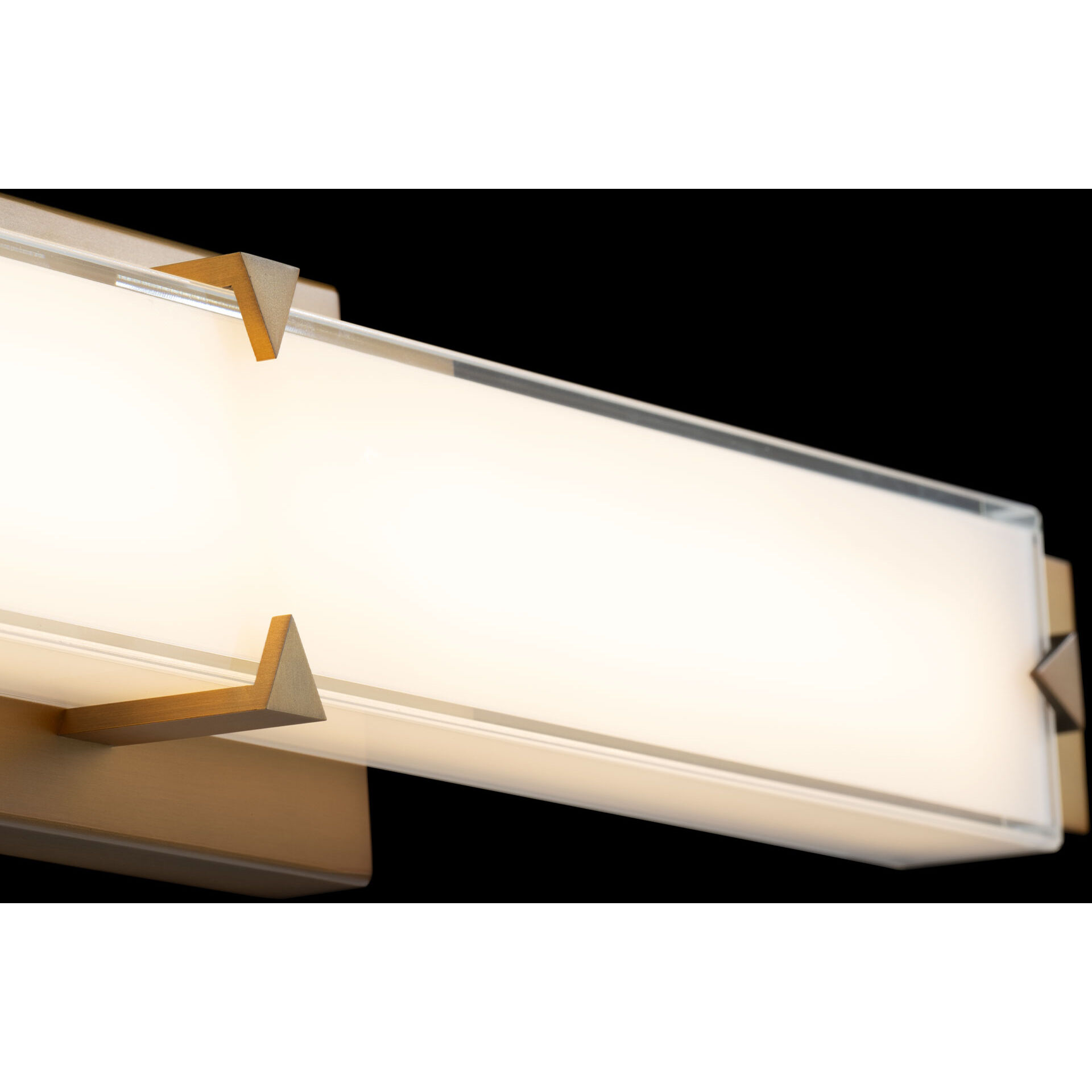 Carlisle Indoor Wall Lighting in 2700K, Aged Brass