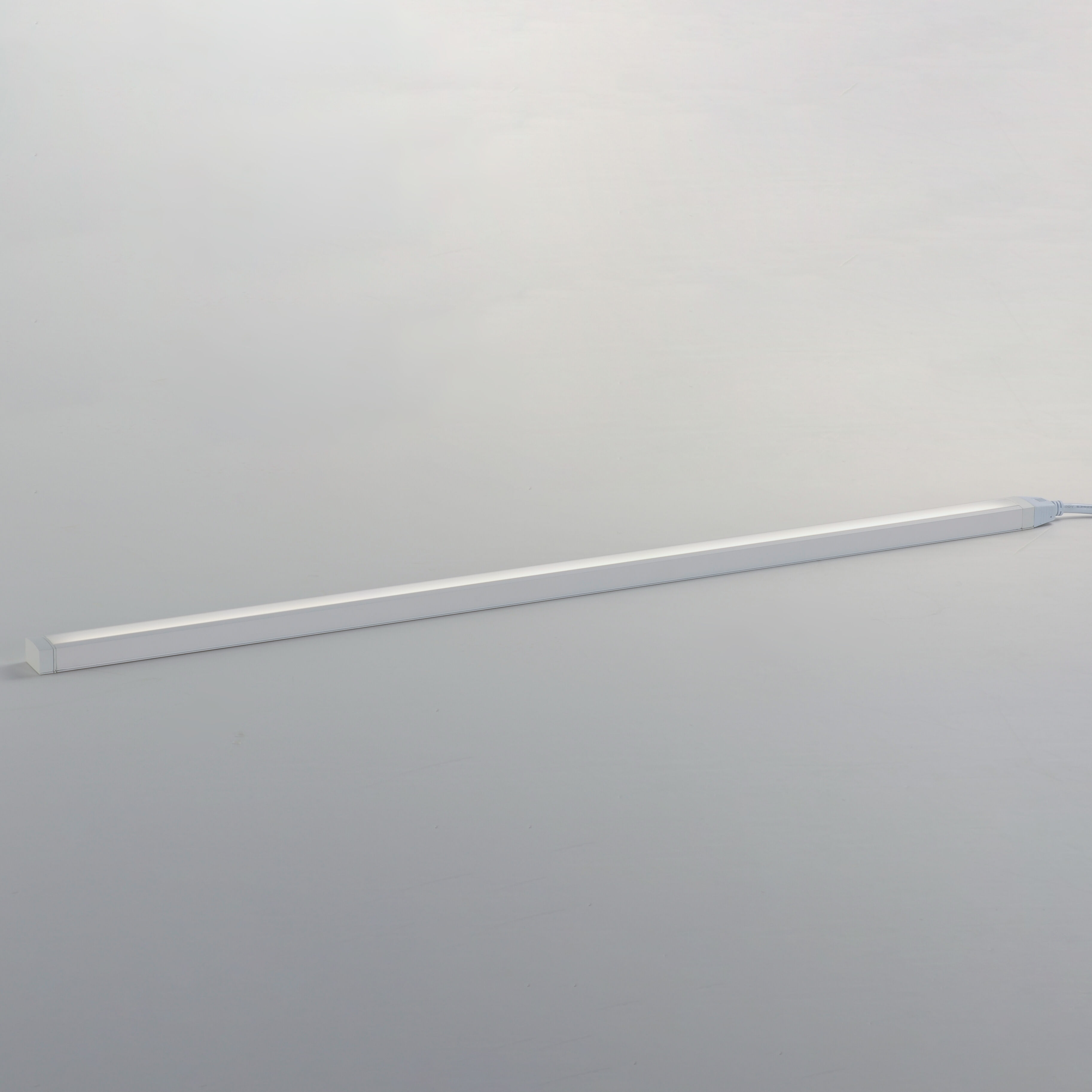 CounterMax 120V Slim Stick 120 LED 36 inch White Under Cabinet