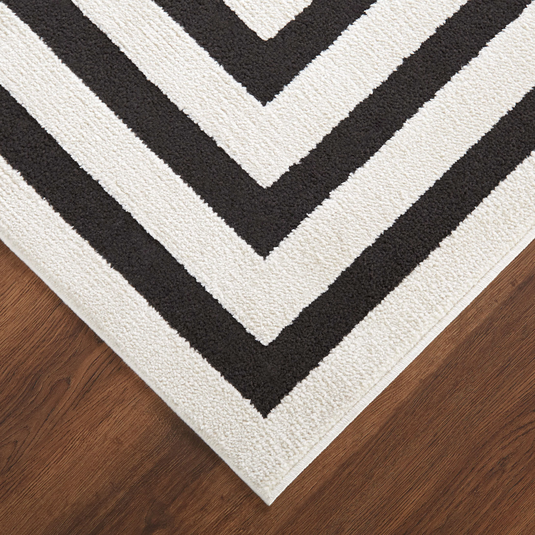 Optika 36 X 24 inch Black/White Rug in 2 x 3
