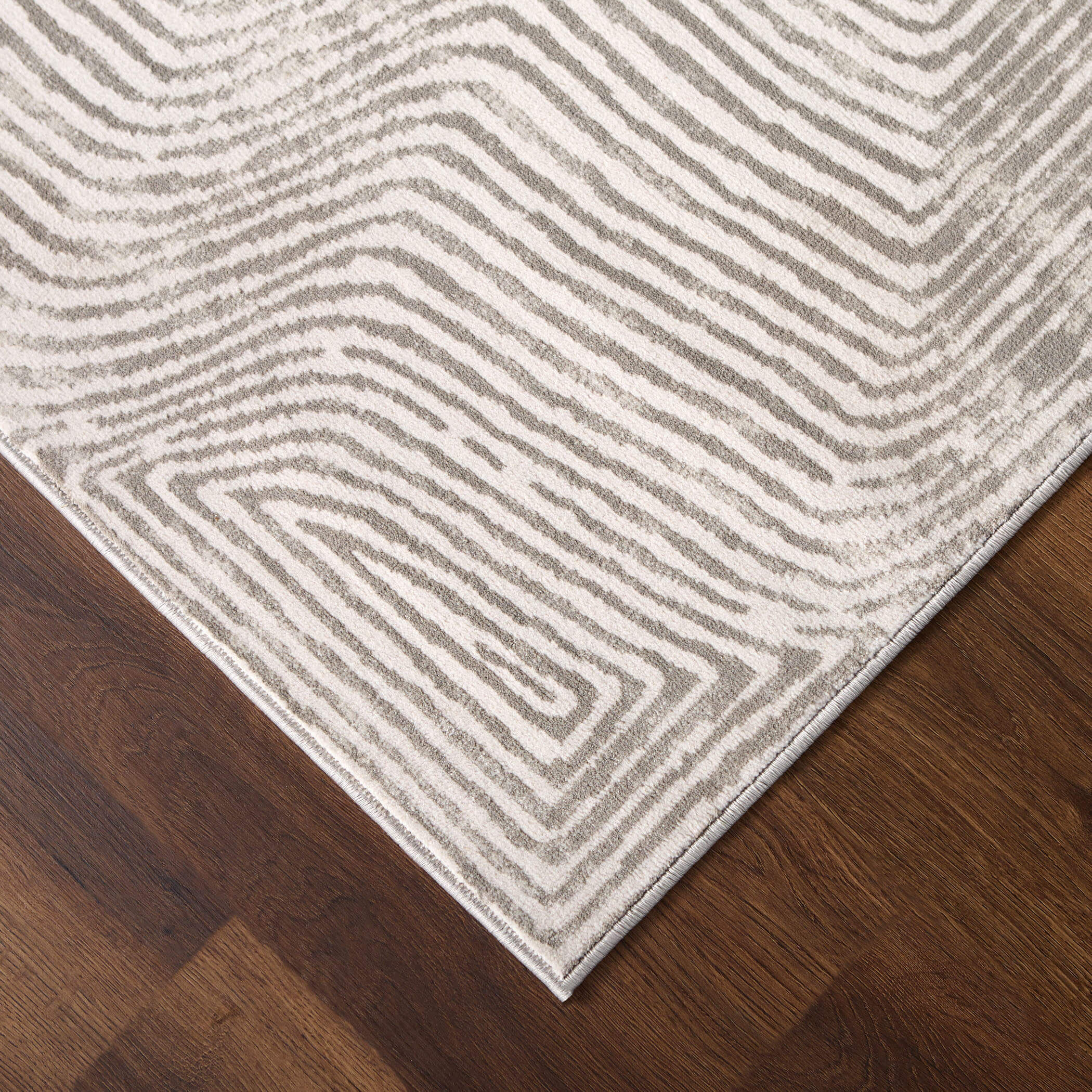 Laila 90 X 63 inch Earth Tones Rug in 5 x 7