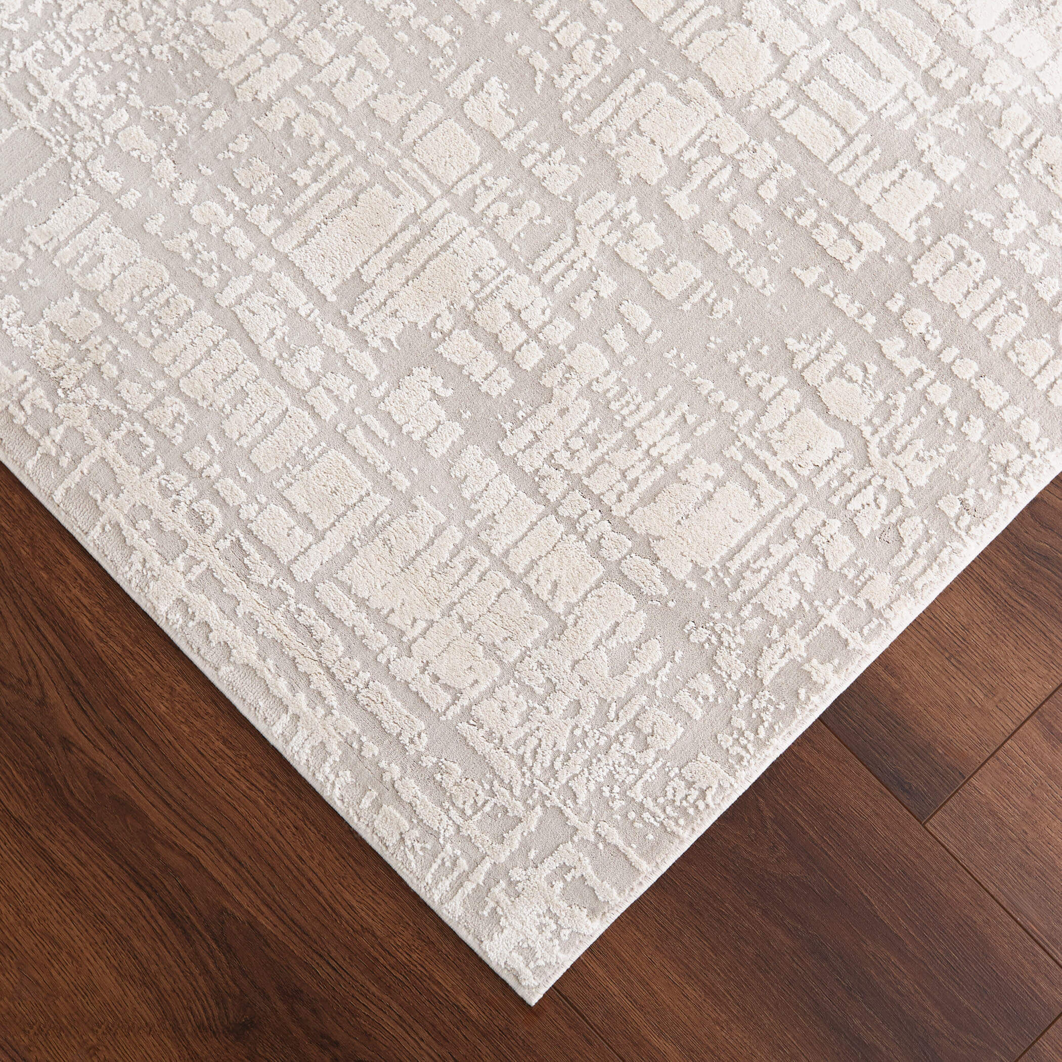 Kemer 90 X 63 inch Ivory/White Rug in 5 x 7