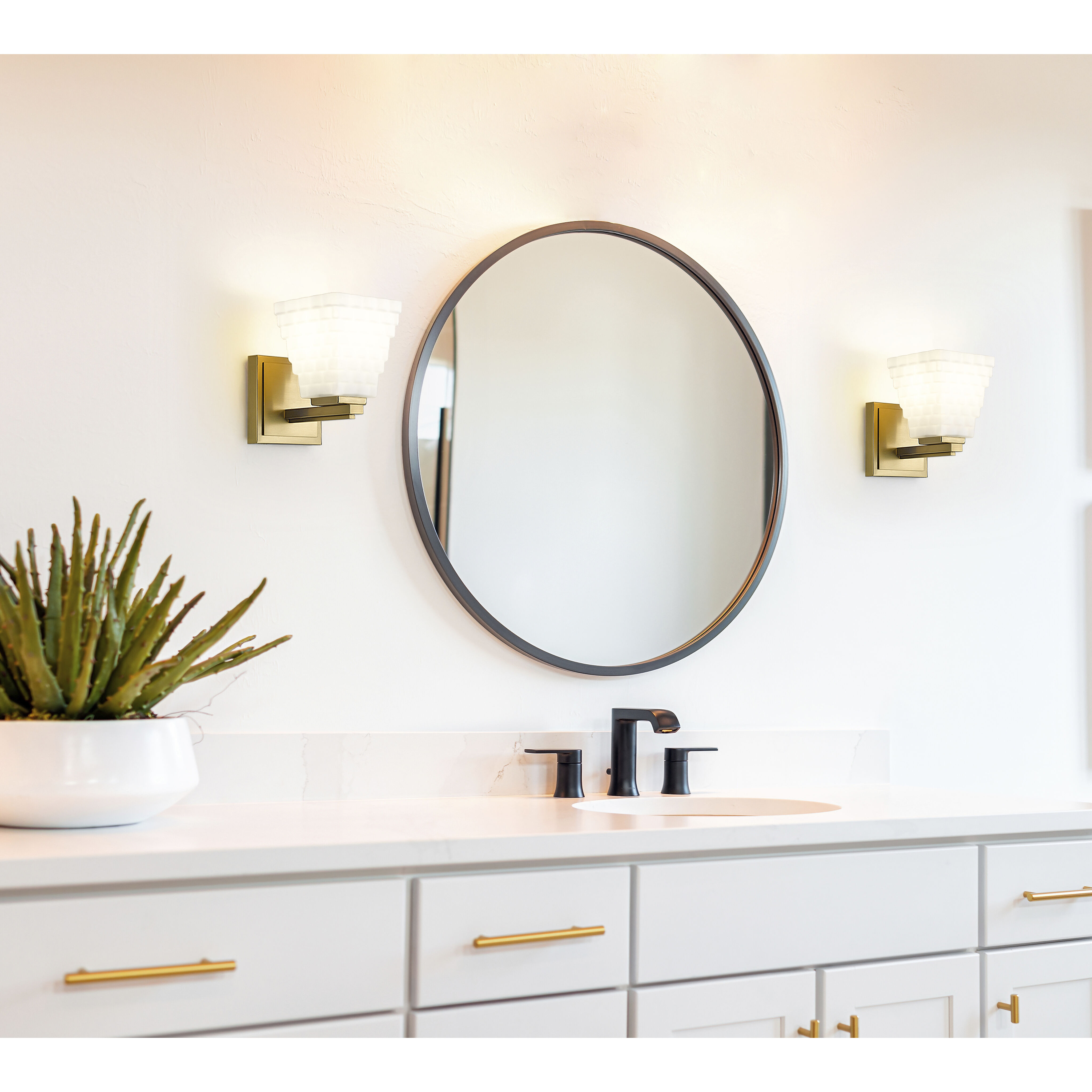 Annalise Wall Sconce Wall Light in Modern Gold