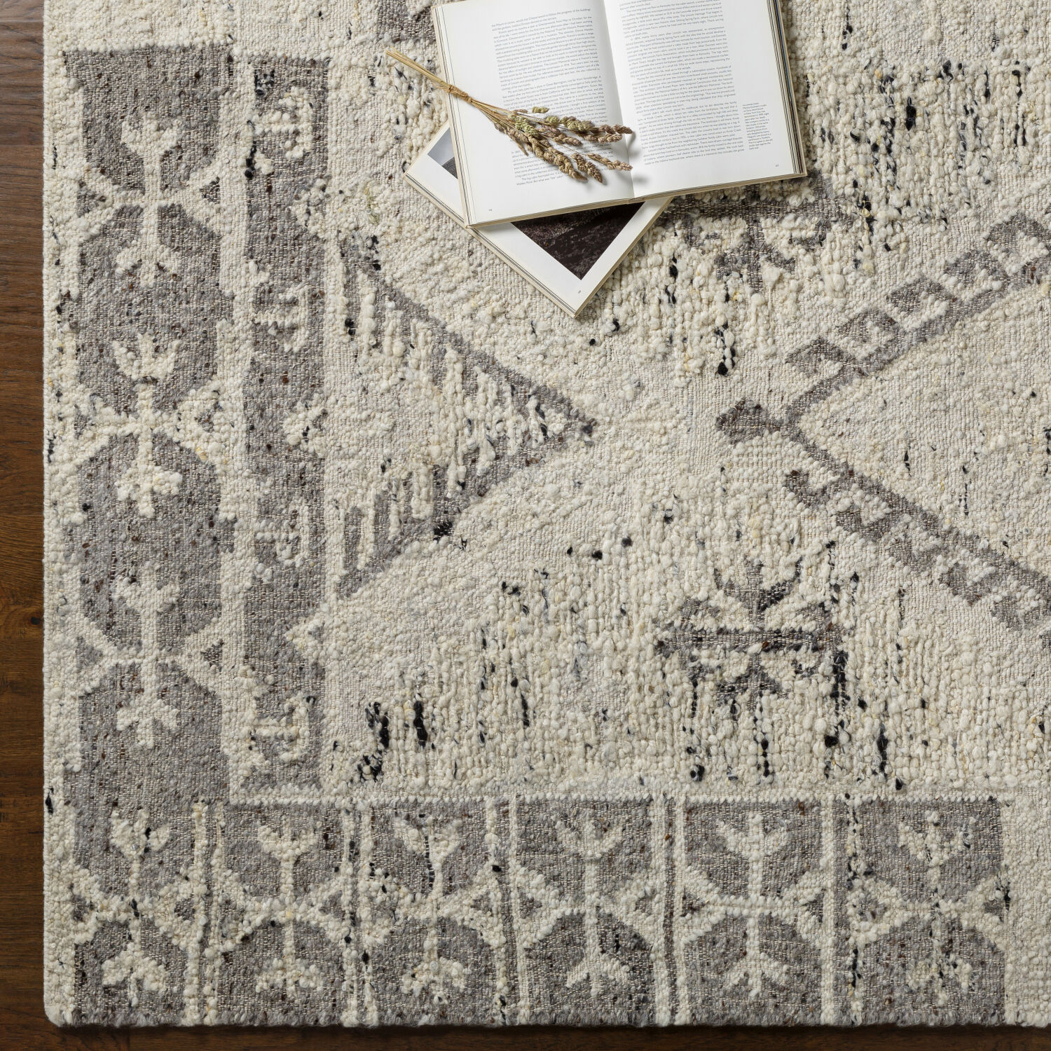 Bremen 120 X 96 inch Cream Rug in 8 x 10, Rectangle