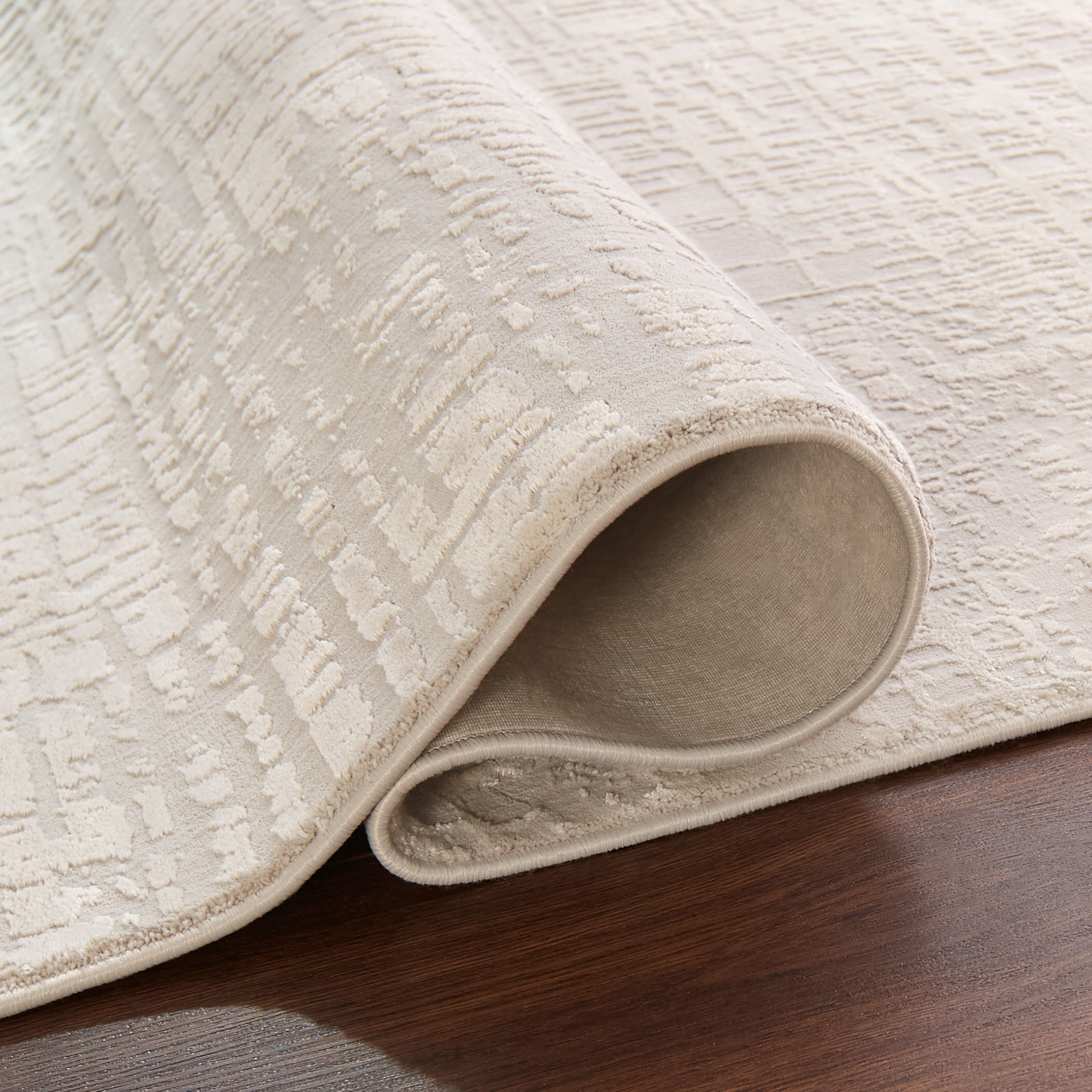 Kemer 90 X 63 inch Ivory/White Rug in 5 x 7