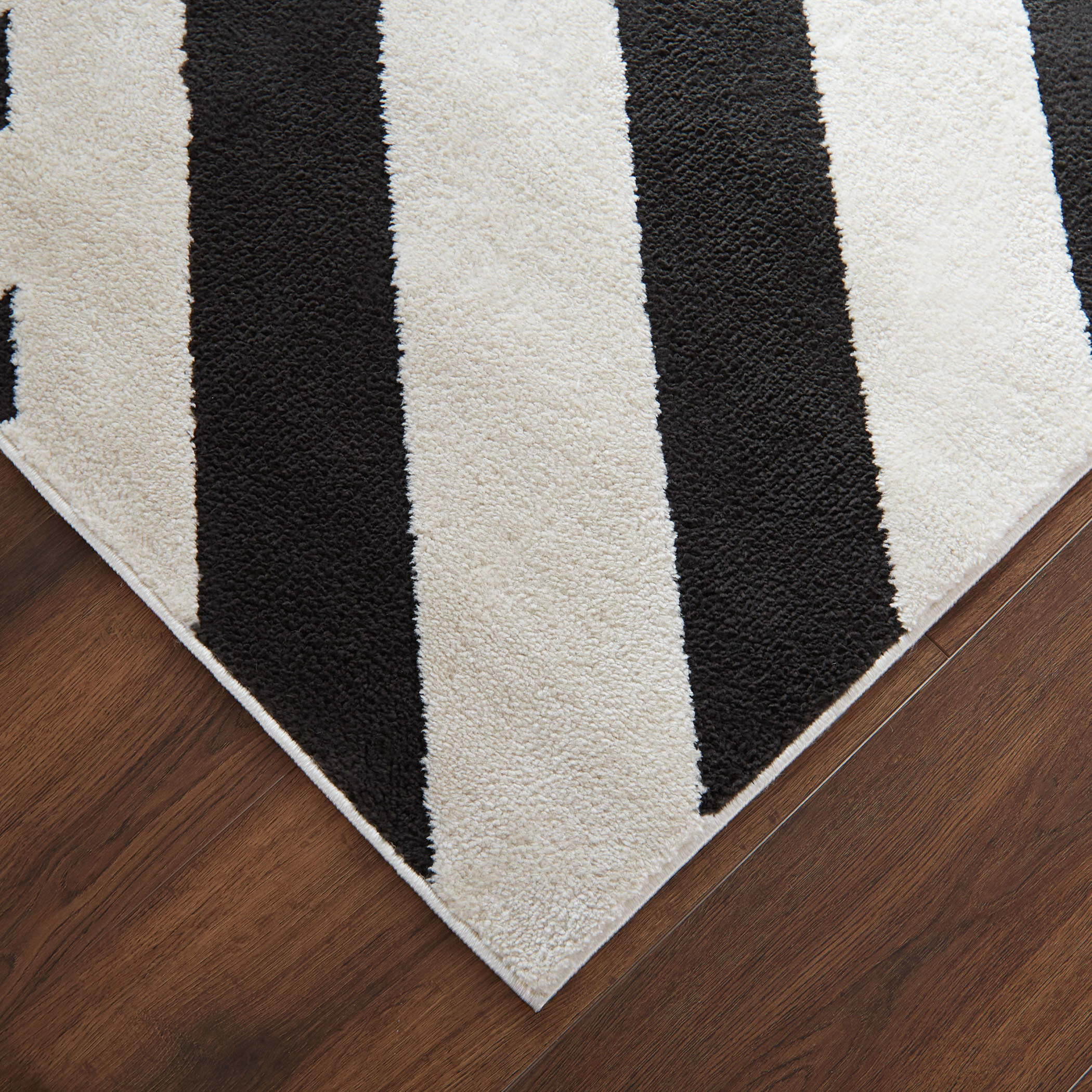 Optika 36 X 24 inch Black/White Rug in 2 x 3