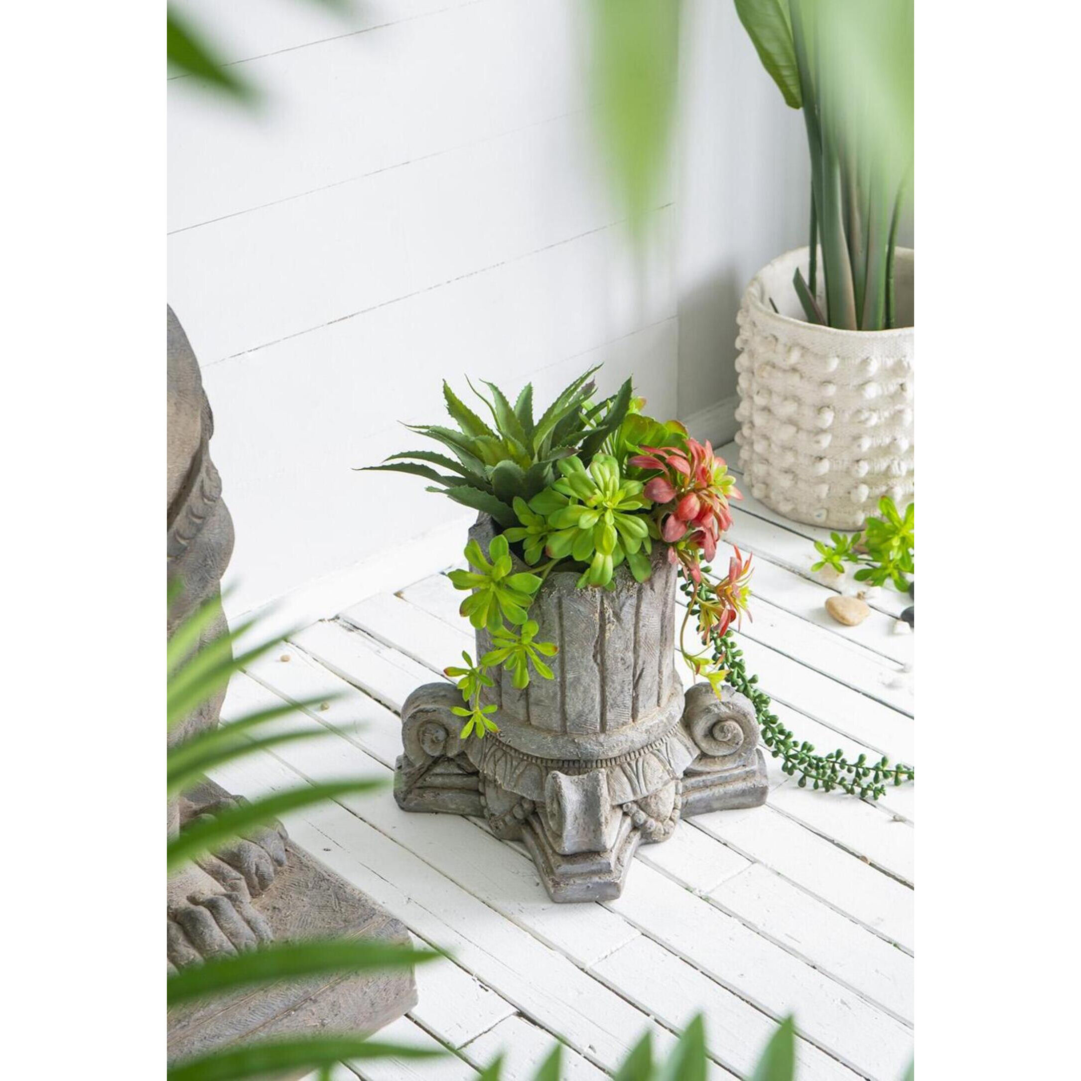 Greek-Style Column Gray Décor