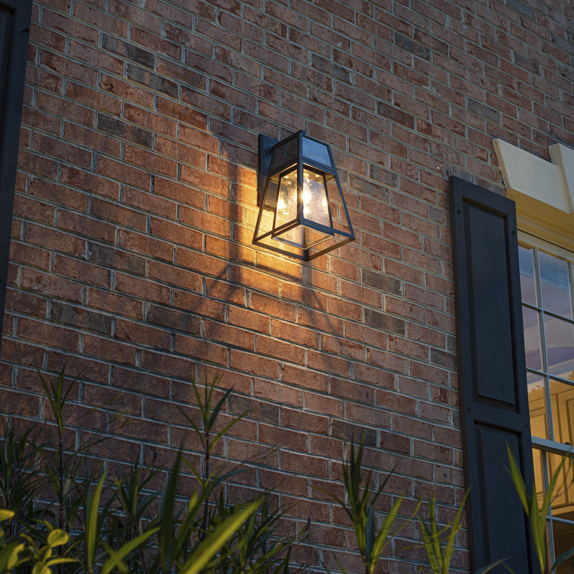 Aria Solar Wall Light 66B50010