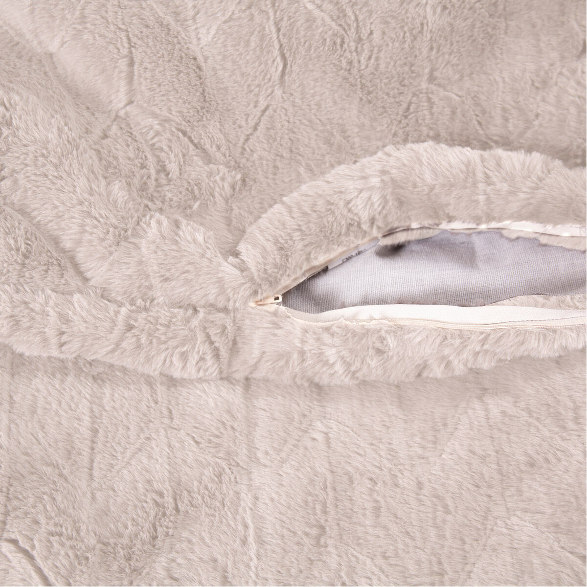 Puff Angora Natural Scroll Chair with Cover